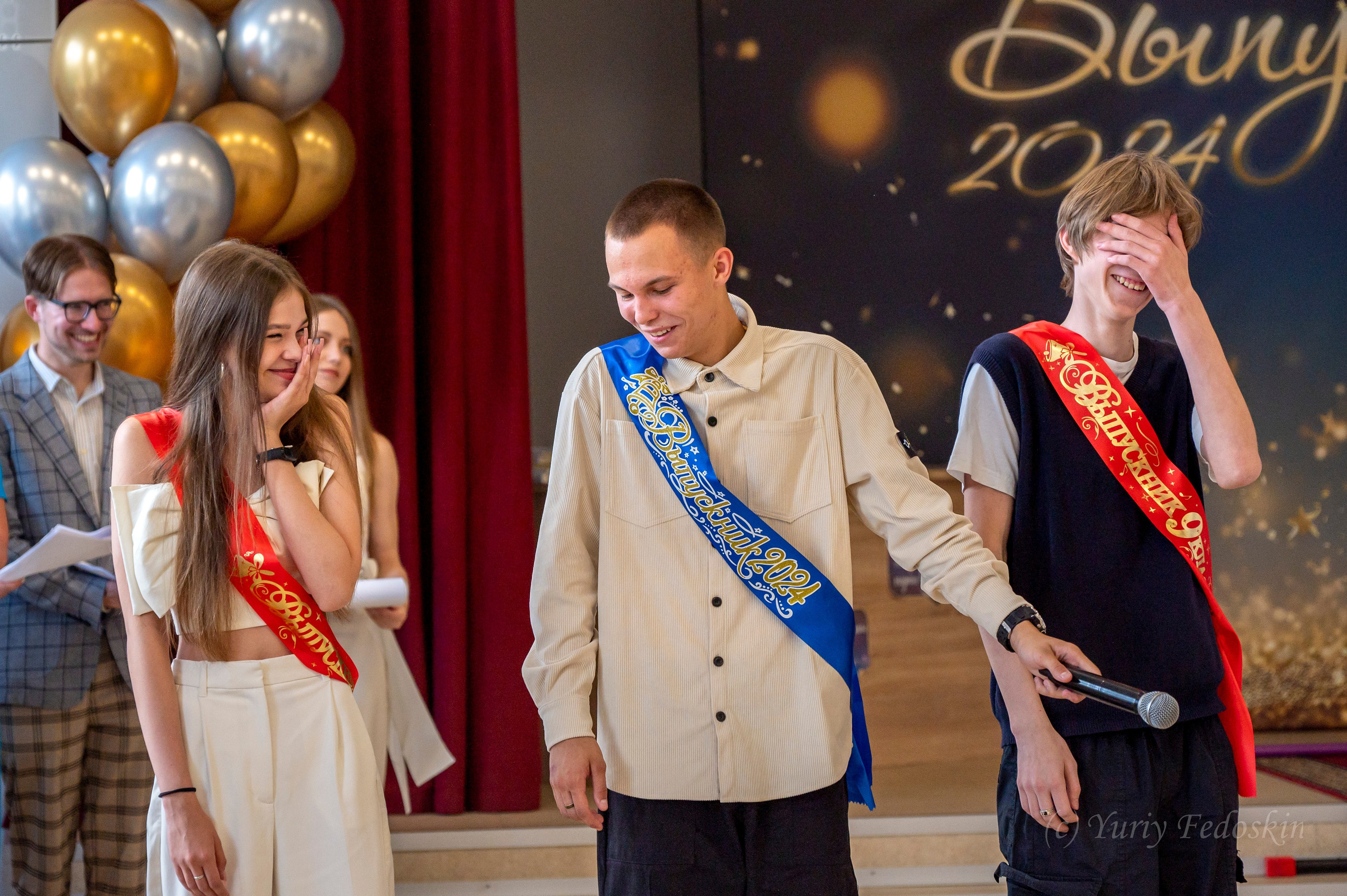 Репортаж о выпускном 9 классов в школе № 7 города Королёва, 26.06.24г. Профессиональный фотограф интерьеров в Москве Юрий Федоскин