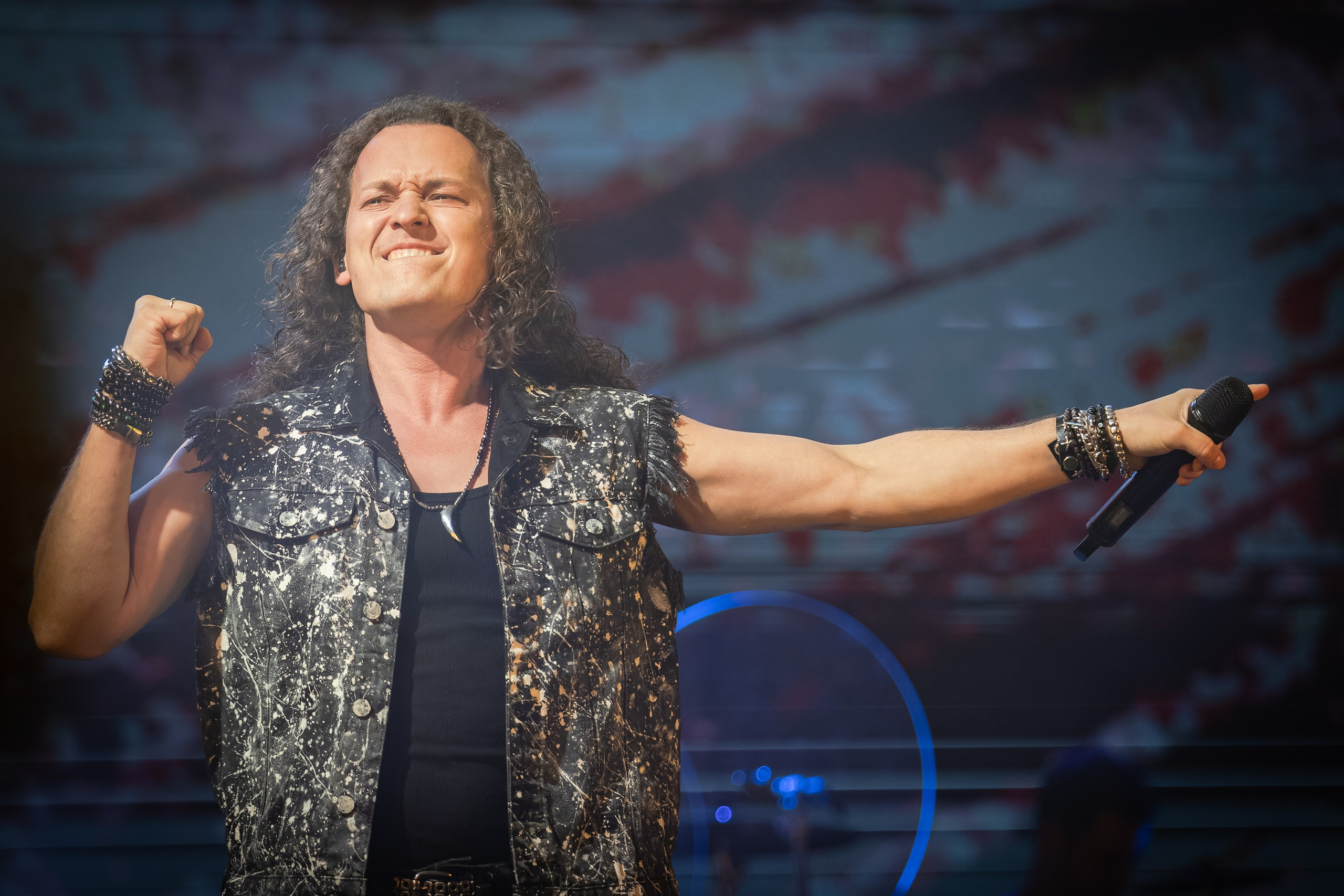 Эпидемия. Крылья Сахалина. Фотограф. г. Южно-Сахалинск. Олег Толстов