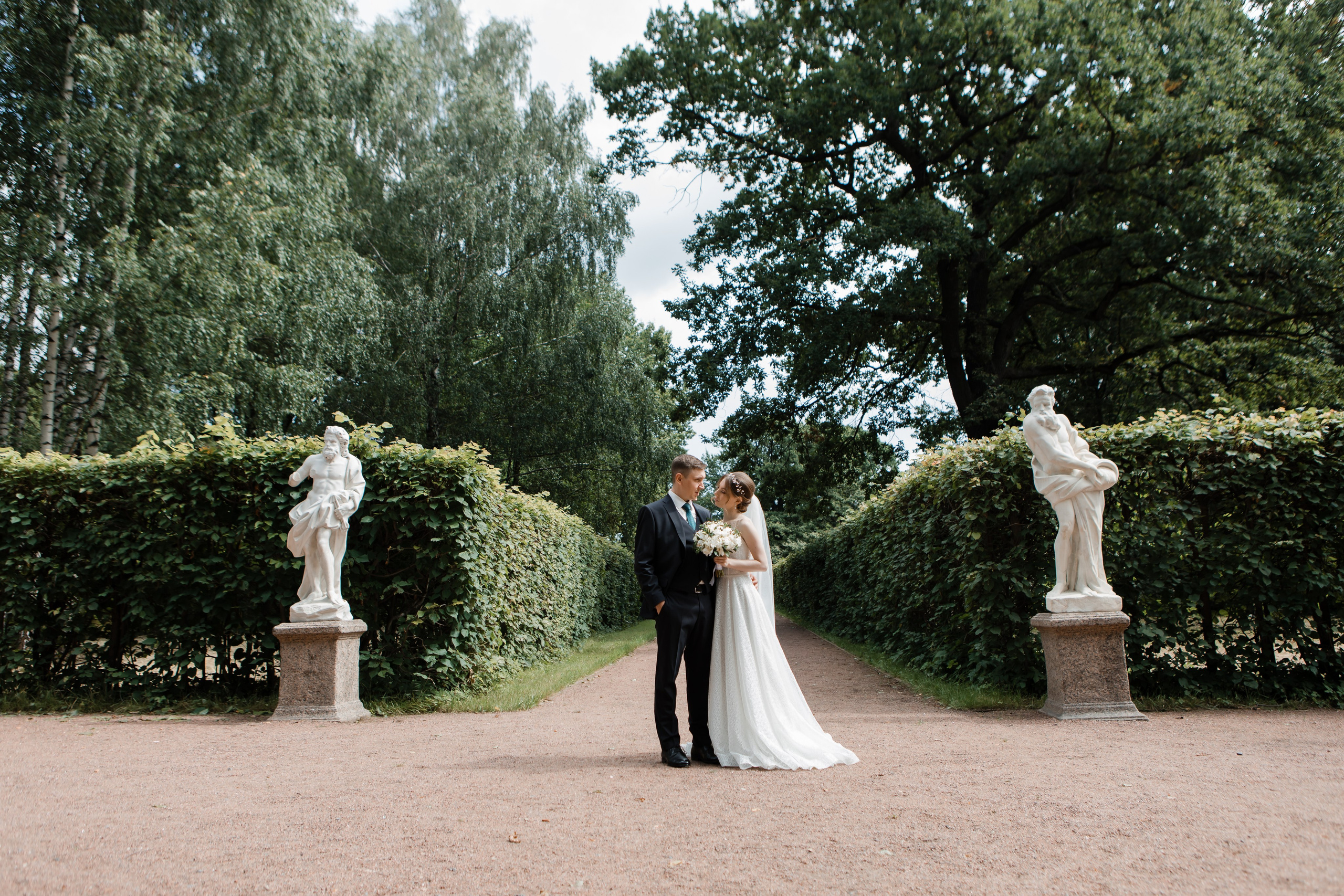 Свадебная фотосъемка Евгения и Натальи. Свадебные фотографии. Видеосъемка и фотосъемка свадеб. Фотограф и оператор на свадьбу. Видеосъемка подкастов, собственная видео-фотостудии. Предметная фотосъемка