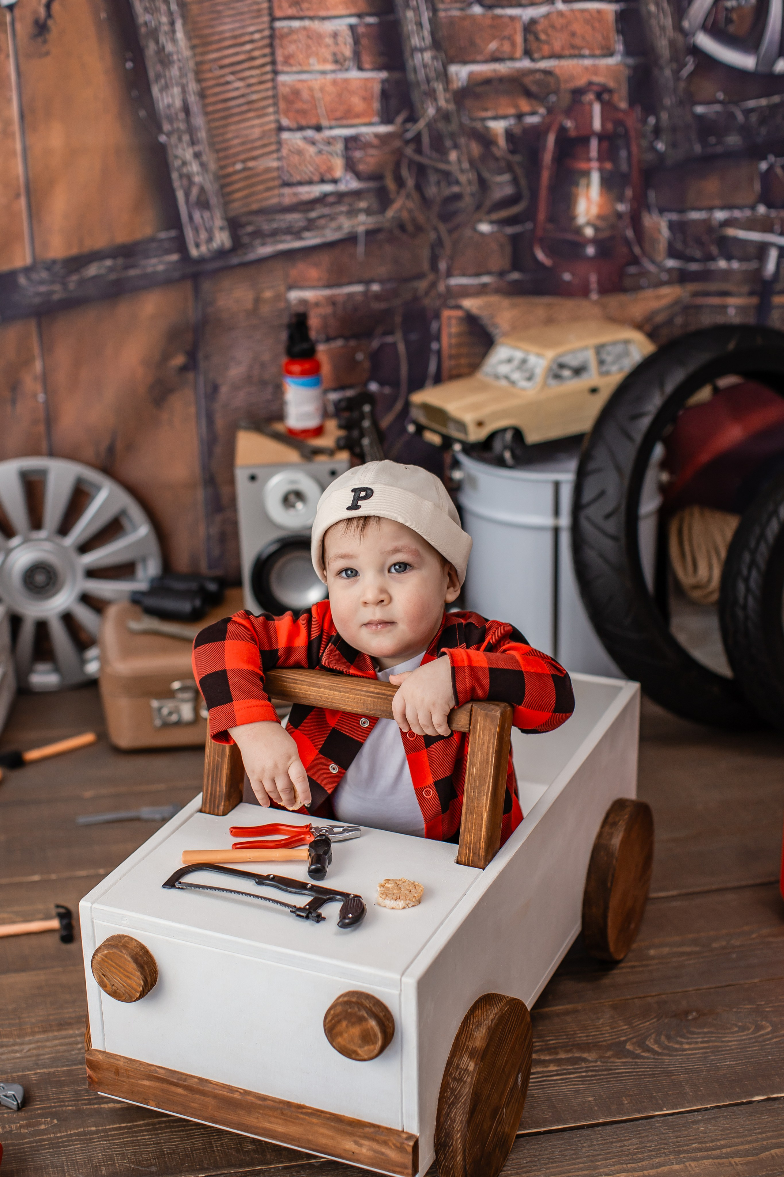 Фотодень " ГАРАЖ «(для 1-4 года) 20.09.26 г запись идёт. Детский семейный фотограф на первый годик город Новосибирск Дымова Светлана пакеты всё включено 1-3 года