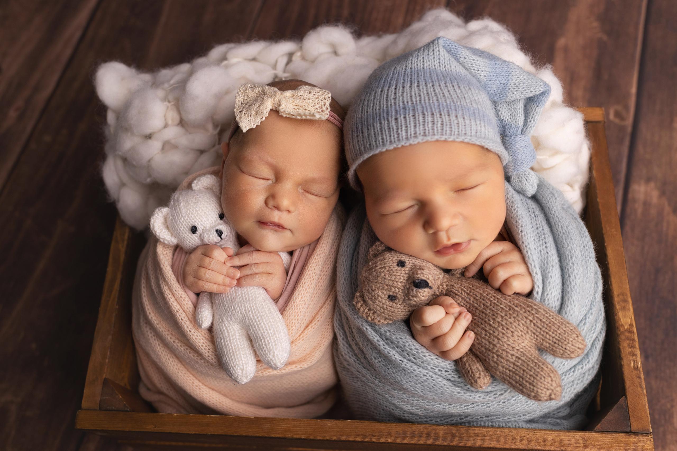 Фотосъемка двойни. Фотограф новорожденных малышей в Омске и Омской области Эльвира Камаева