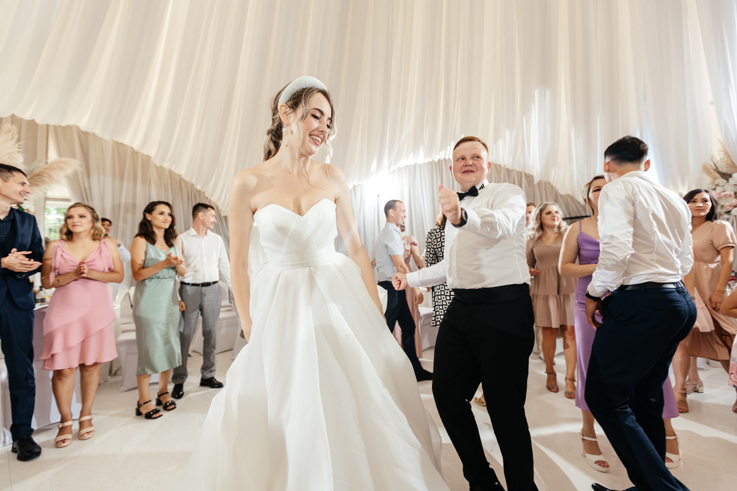 Свадебный фотограф Уфа — Руслан ГабдлисламовЖивые эмоции, красивые кадры, воспоминания на всю жизнь.Работаю по всей Республике Башкортоста. Свадебный фотограф Уфа Руслан Габдлисламов