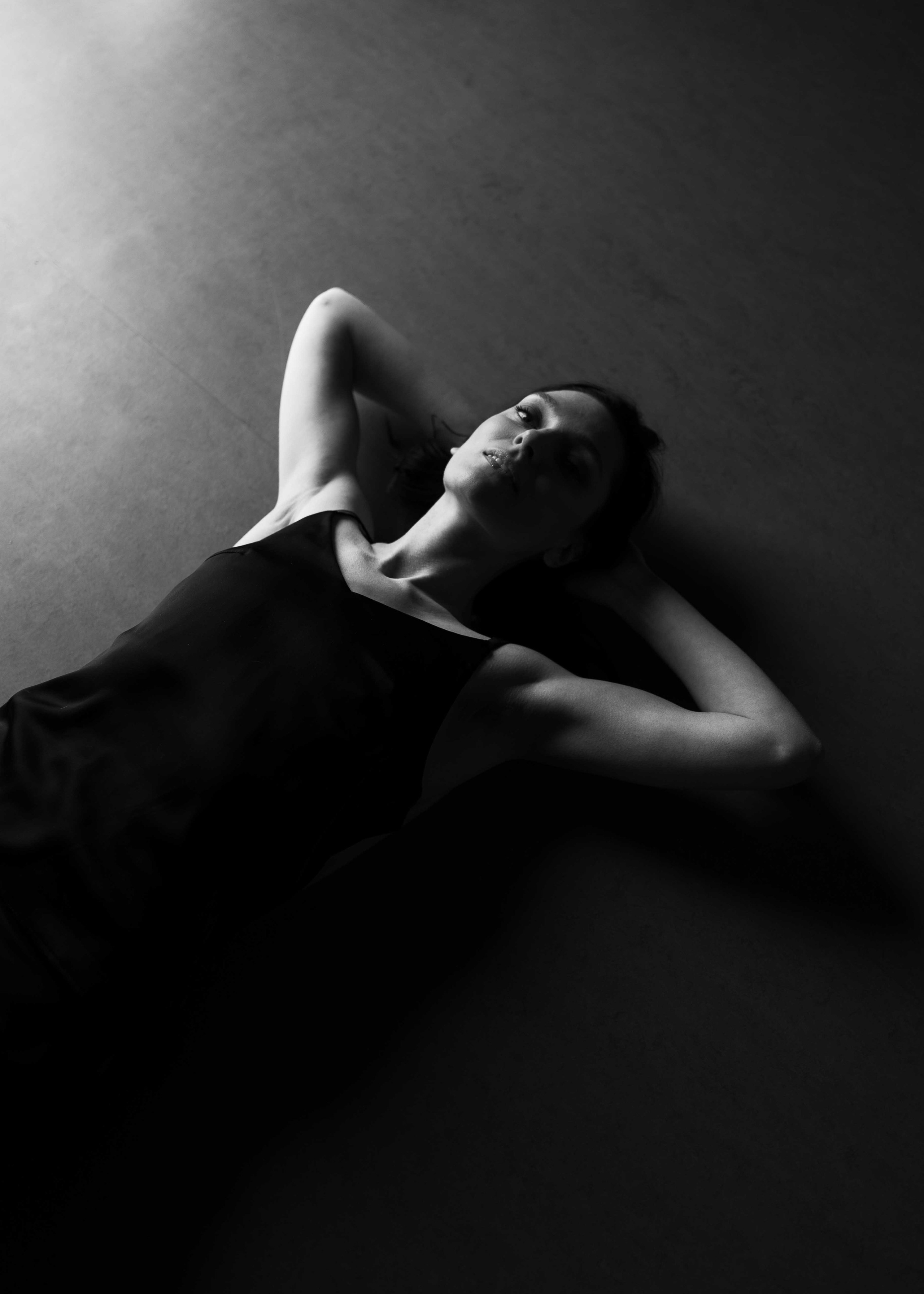 Услуги. Женский портретный фотограф 35+ Воронеж. Добро пожаловать в магию ЧБ портрета