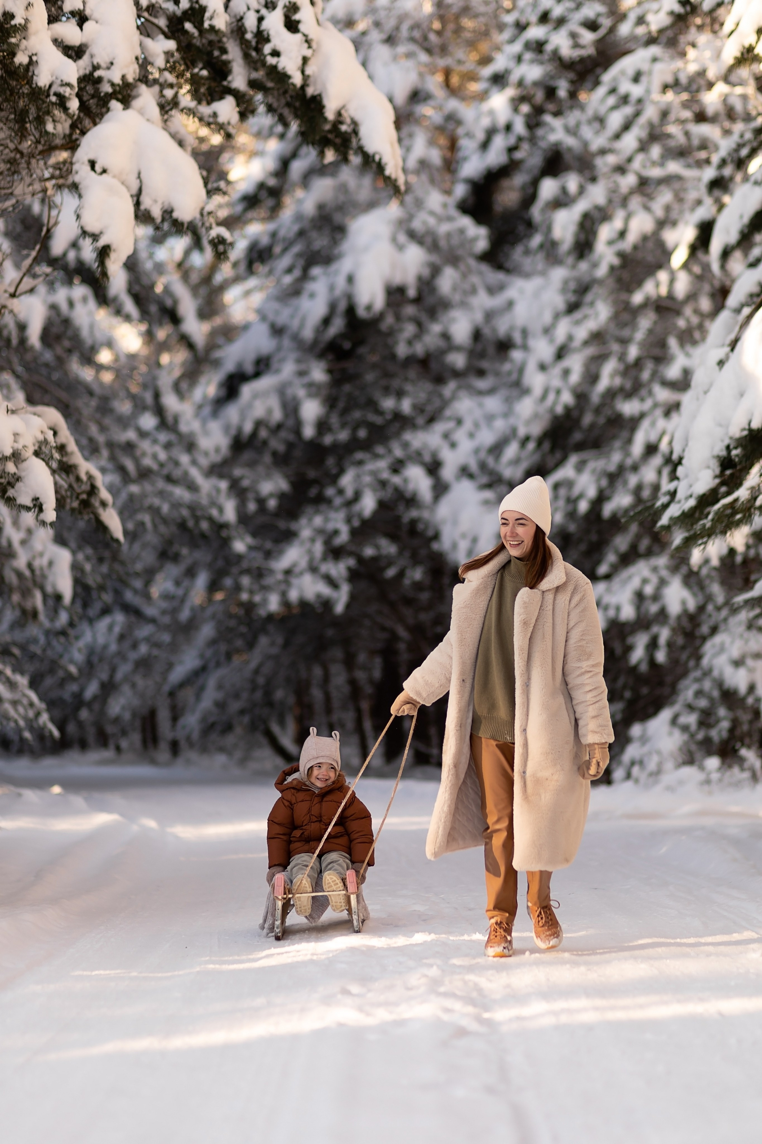Женя и Майя. Главная