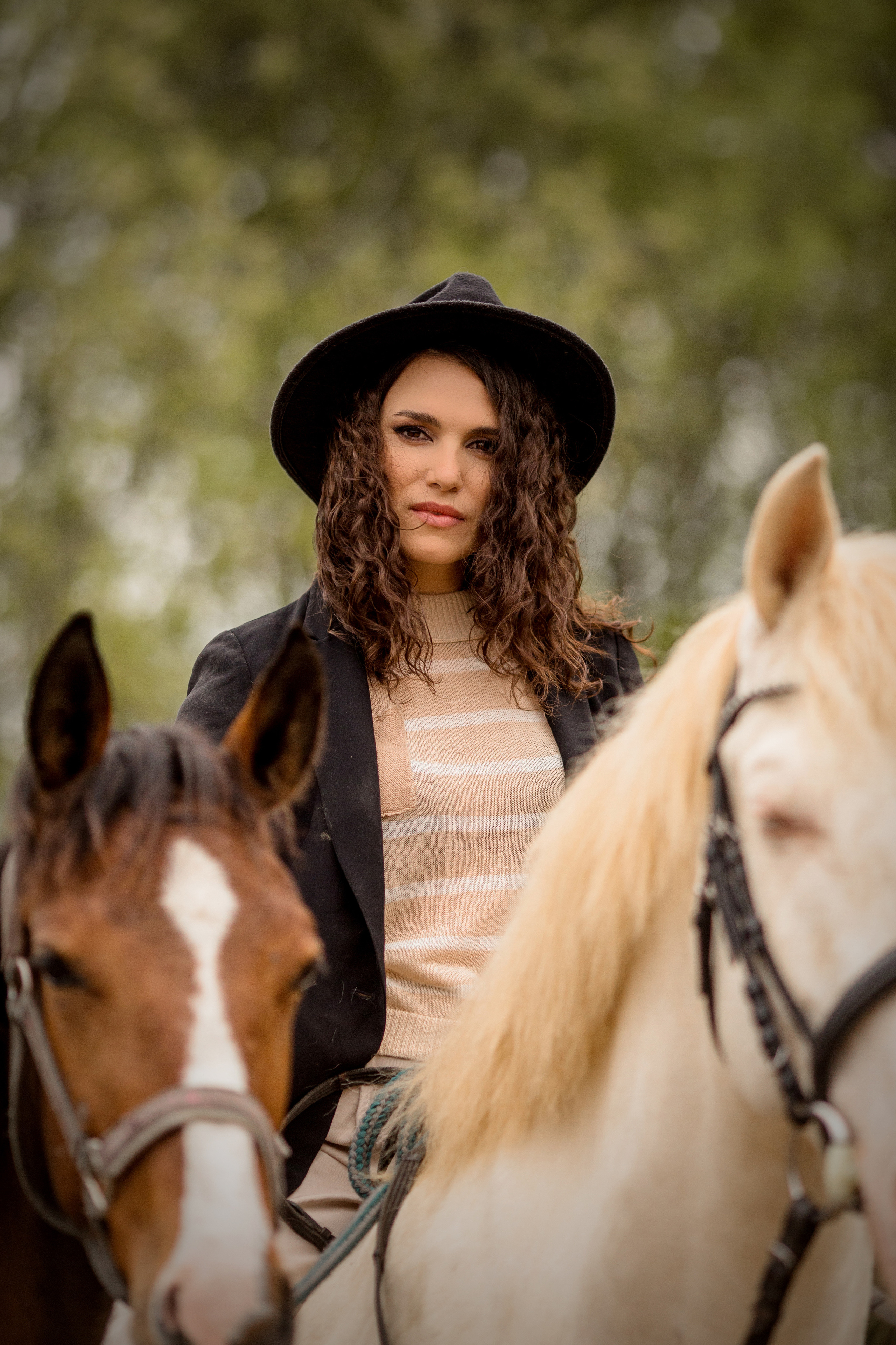 Фотосессия с двумя лошадьми