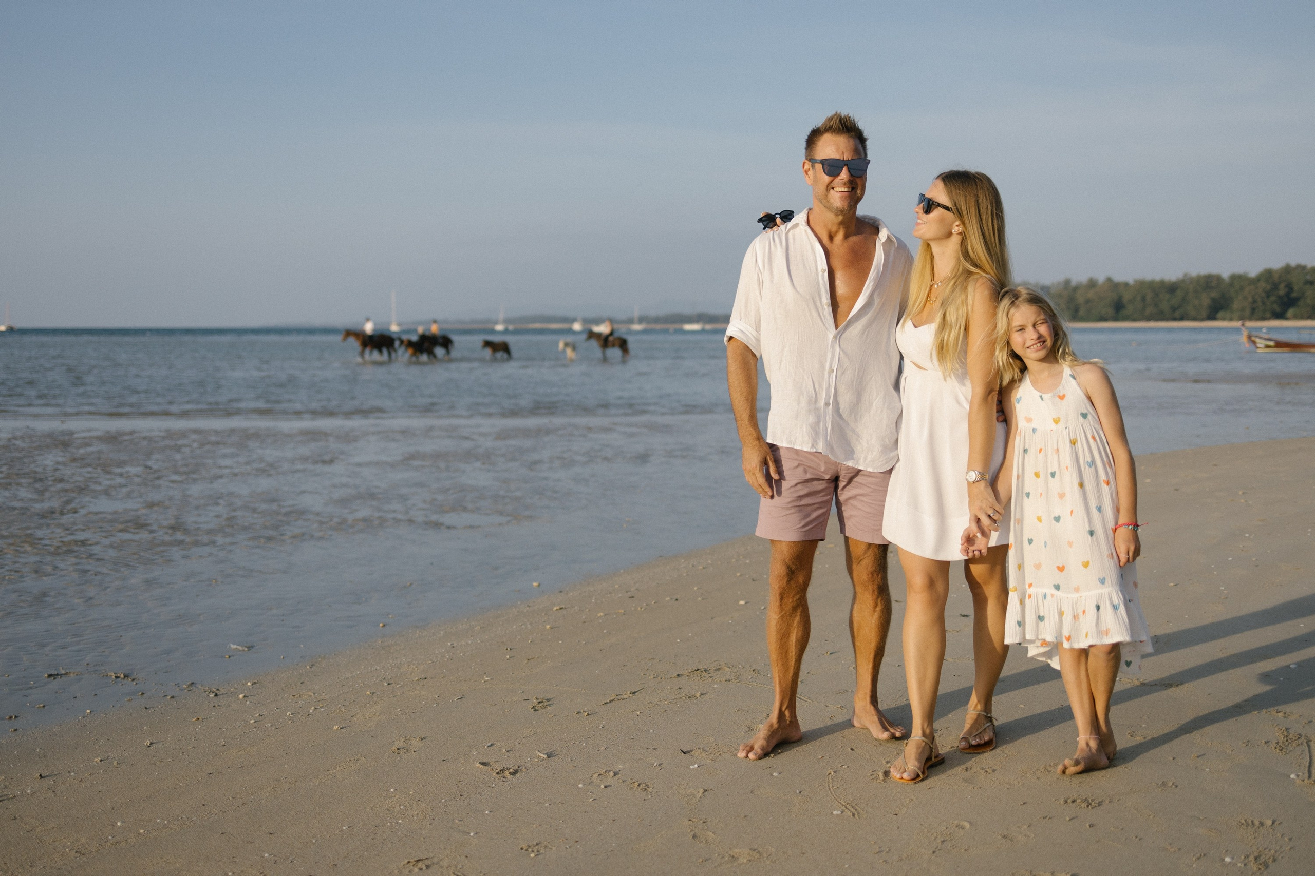 Family photoshoot in Phuket, Thailand. Fedor Lemeshko — Destination Wedding and Family Lifestyle photographer