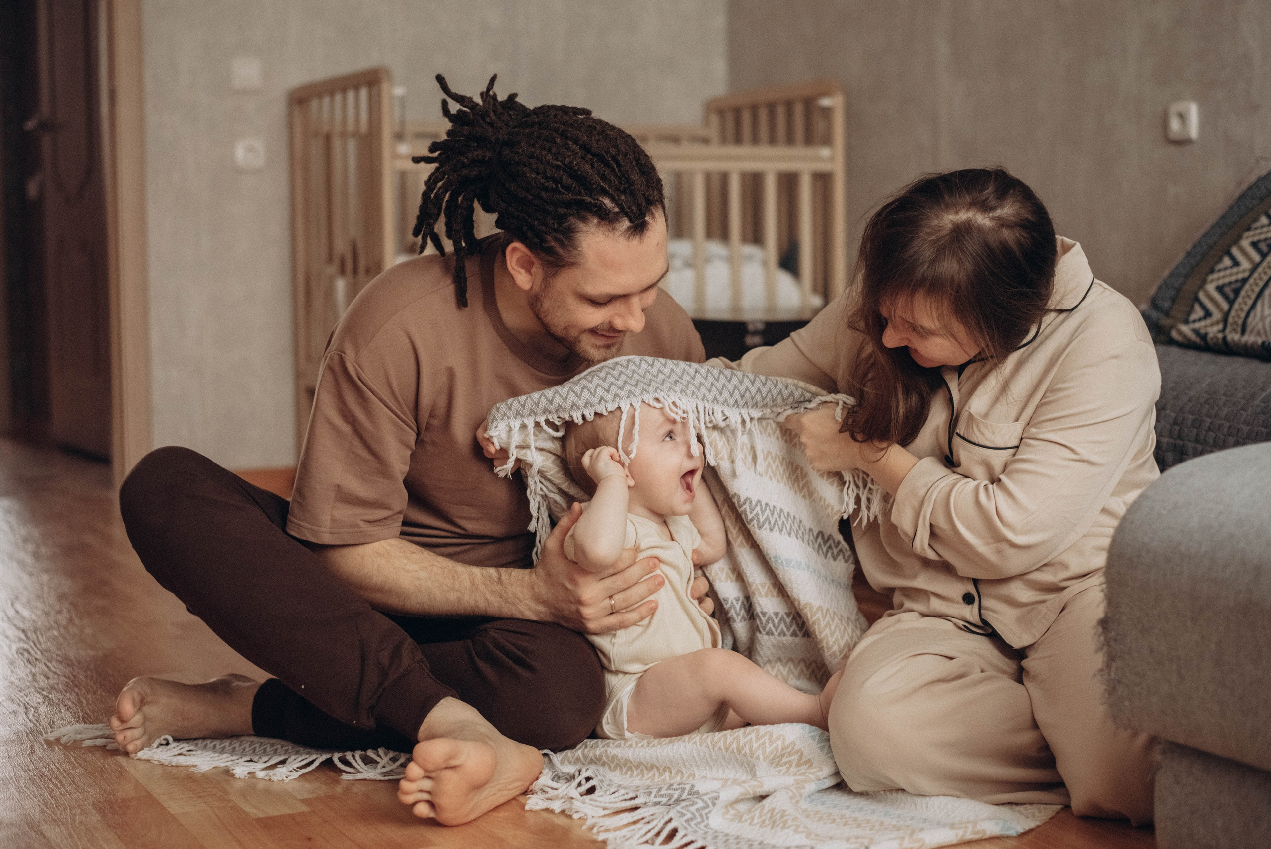 Домашняя семейная фотоссесия с малышом. Семейный фотограф в Железнодорожном Масаева Елена