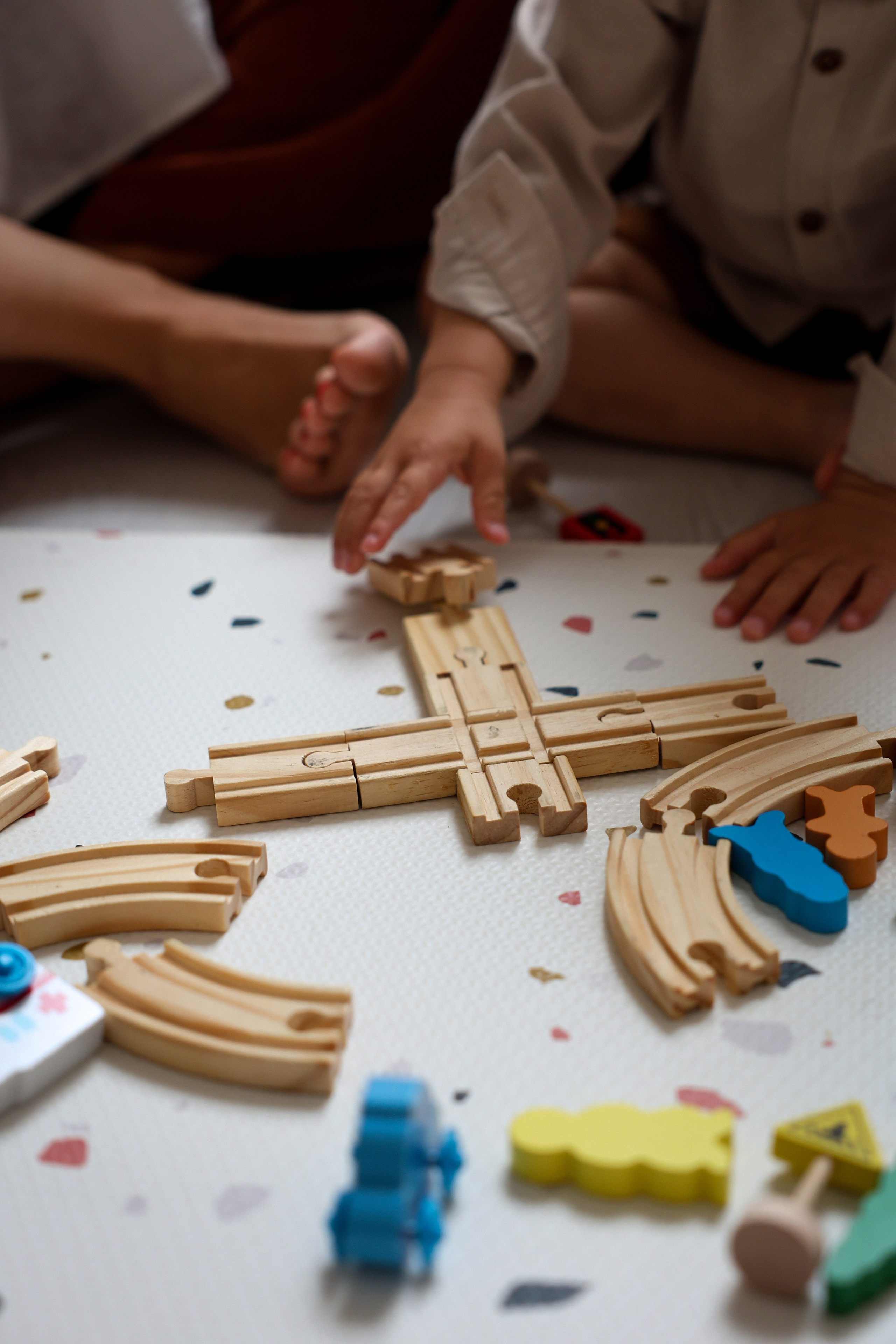 Катя и Платон играют. Ваш семейный newborn и lifestyle фотограф в СПБ Наталья Журавлева