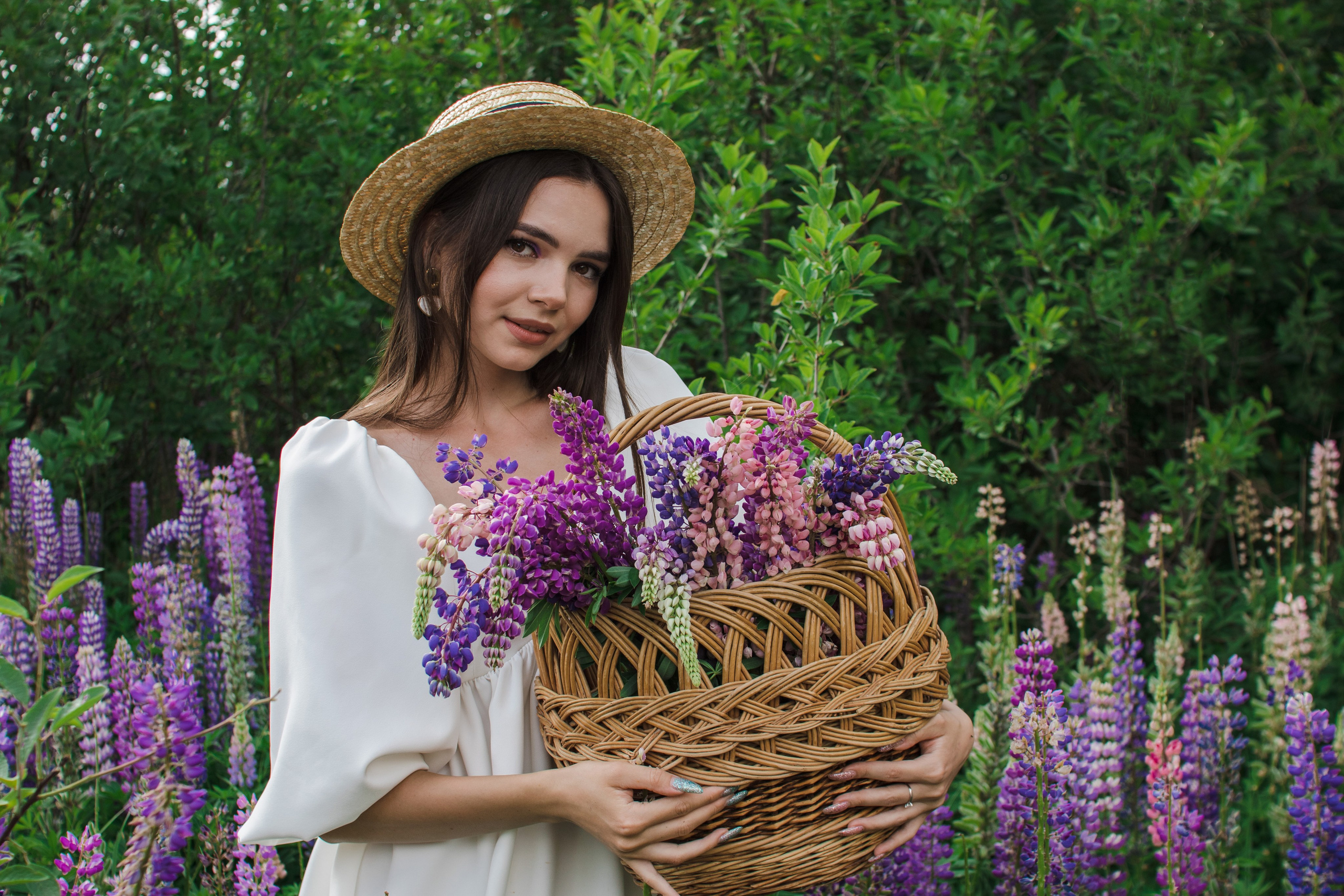 Девушках в люпинах