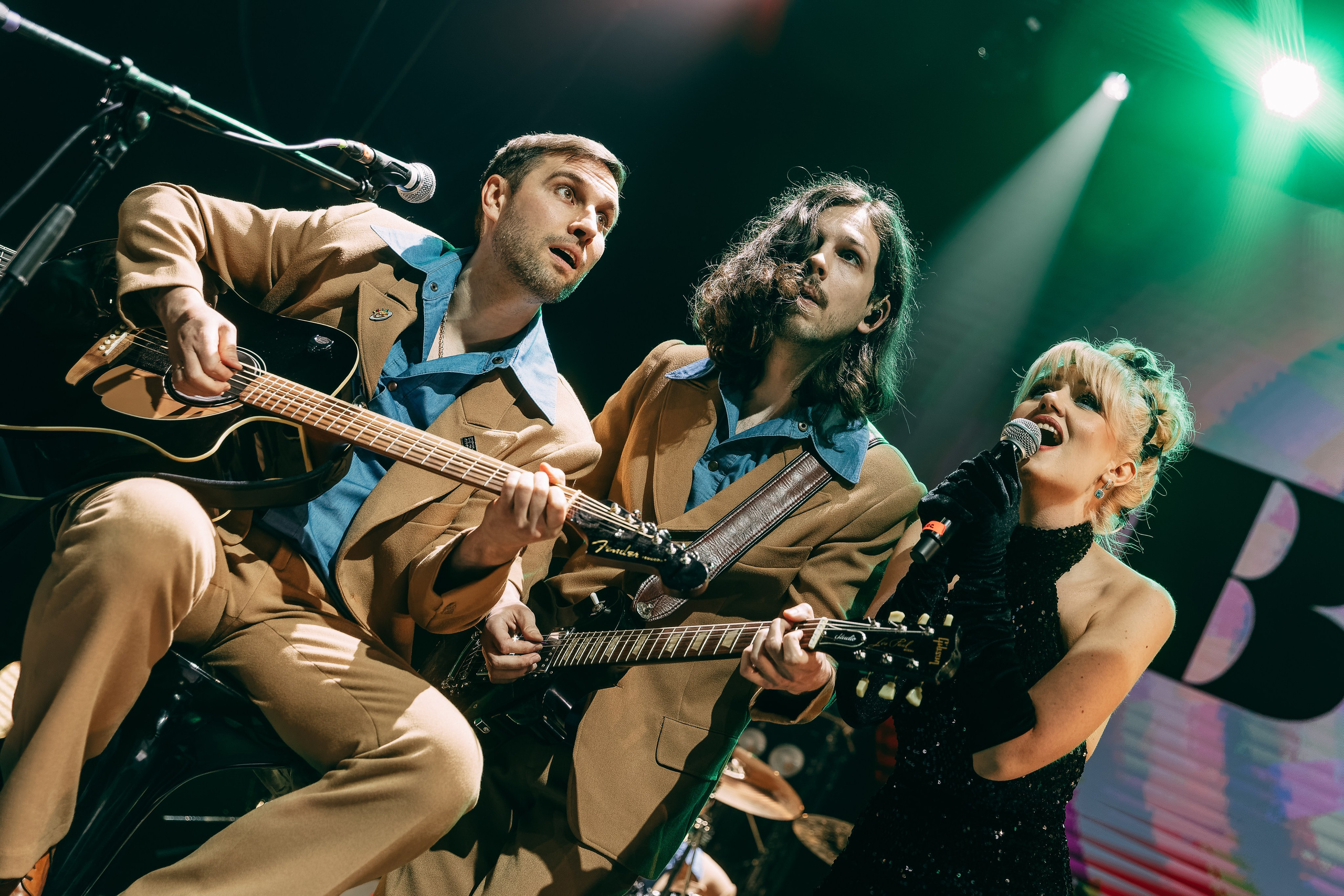 ВИА Велюр, фоторепортаж, СПб, BASE, 14.12.2025. Алена Адрианова: фотограф в Санкт-Петербурге