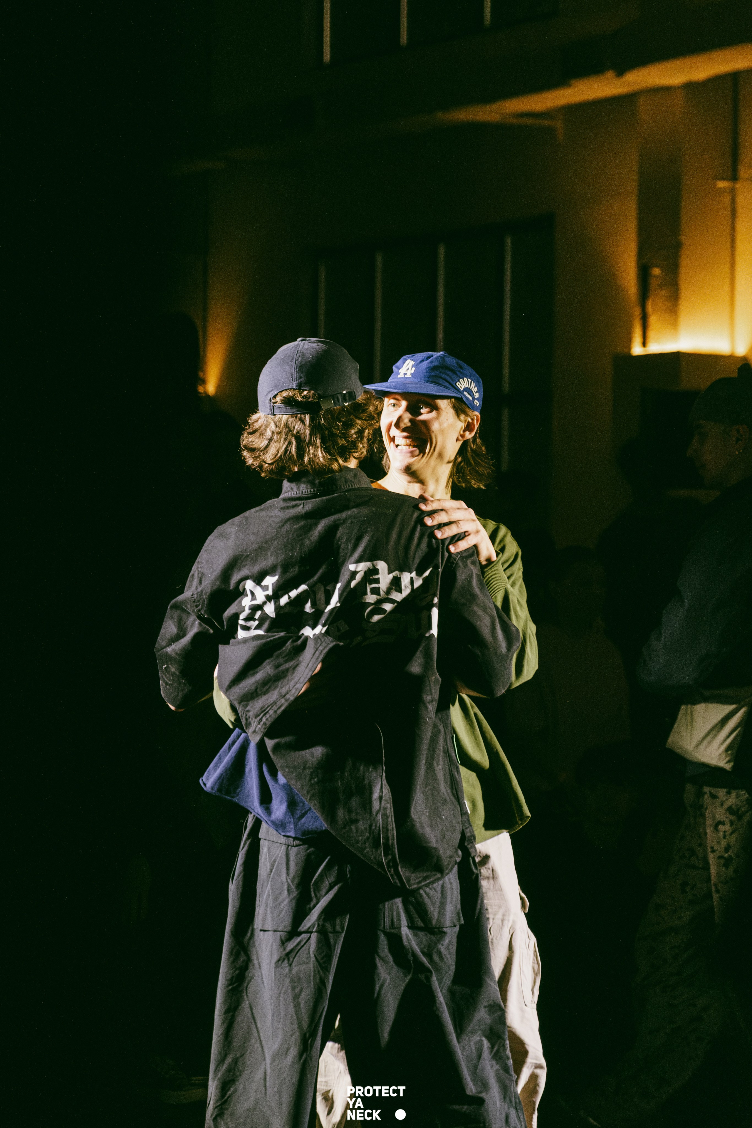 PROTECT YA NECK 22/03 (@youlovebu). Соня бу тебя сфоткала