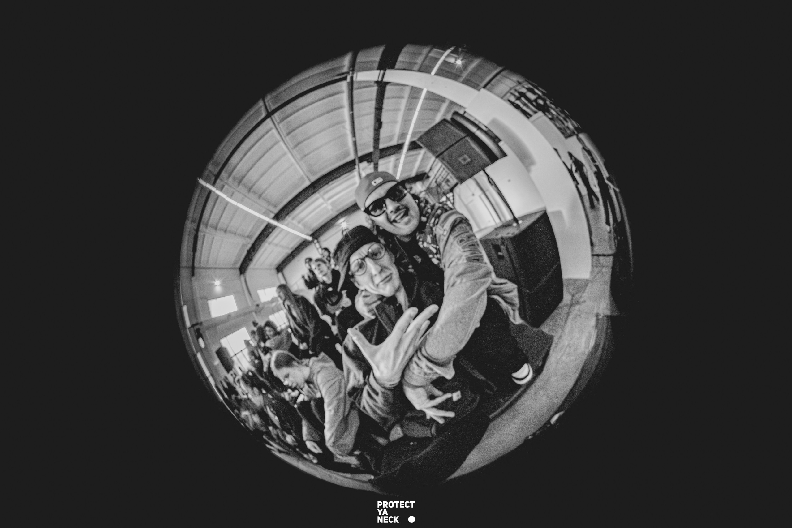 PROTECT YA NECK 22/03 (@youlovebu). Соня бу тебя сфоткала