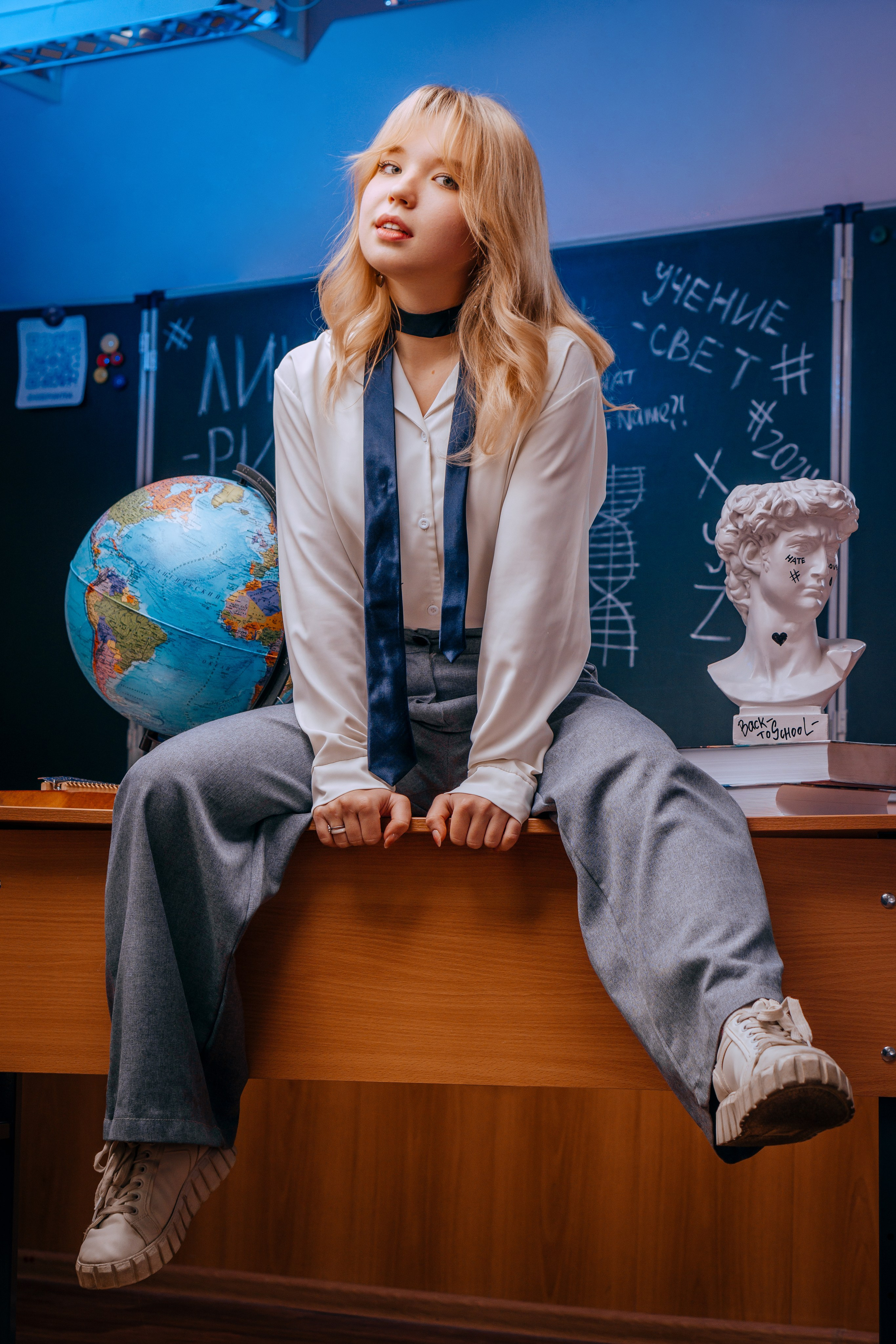 Рушим шаблоны о школьной фотографии!Мелбук. - это современный подход к созданию ярких и современных выпускных альбомов в Хабаровске и Хабаровском крае!Работаем по всему Дальнему Востоку!Наша творческая студия проводит красивые, смешные и классные фотосессии, которые подойдут для мальчиков и девочек,которые учаться в 4, 9, 11 классах.Наши макеты содержат цитаты, фото, фразы, прикольные росписи, которые мы размещаем в дипломе выпускника.Заказать выпускную книгу в городе Хабаровск, настолько же важно, как выпускная песня и выпускная лента на торжественный праздник.Дизайнер наших книг живет в СПБ, а ваши альбомы печатаются в Москве.Посмотрите наши работы на сайте, которые изготовил наш фотограф на Дальнем Востоке в 2024 - 2025 году.На нашем сайте размещены шаблоны, информация, цена и трудовой договор.