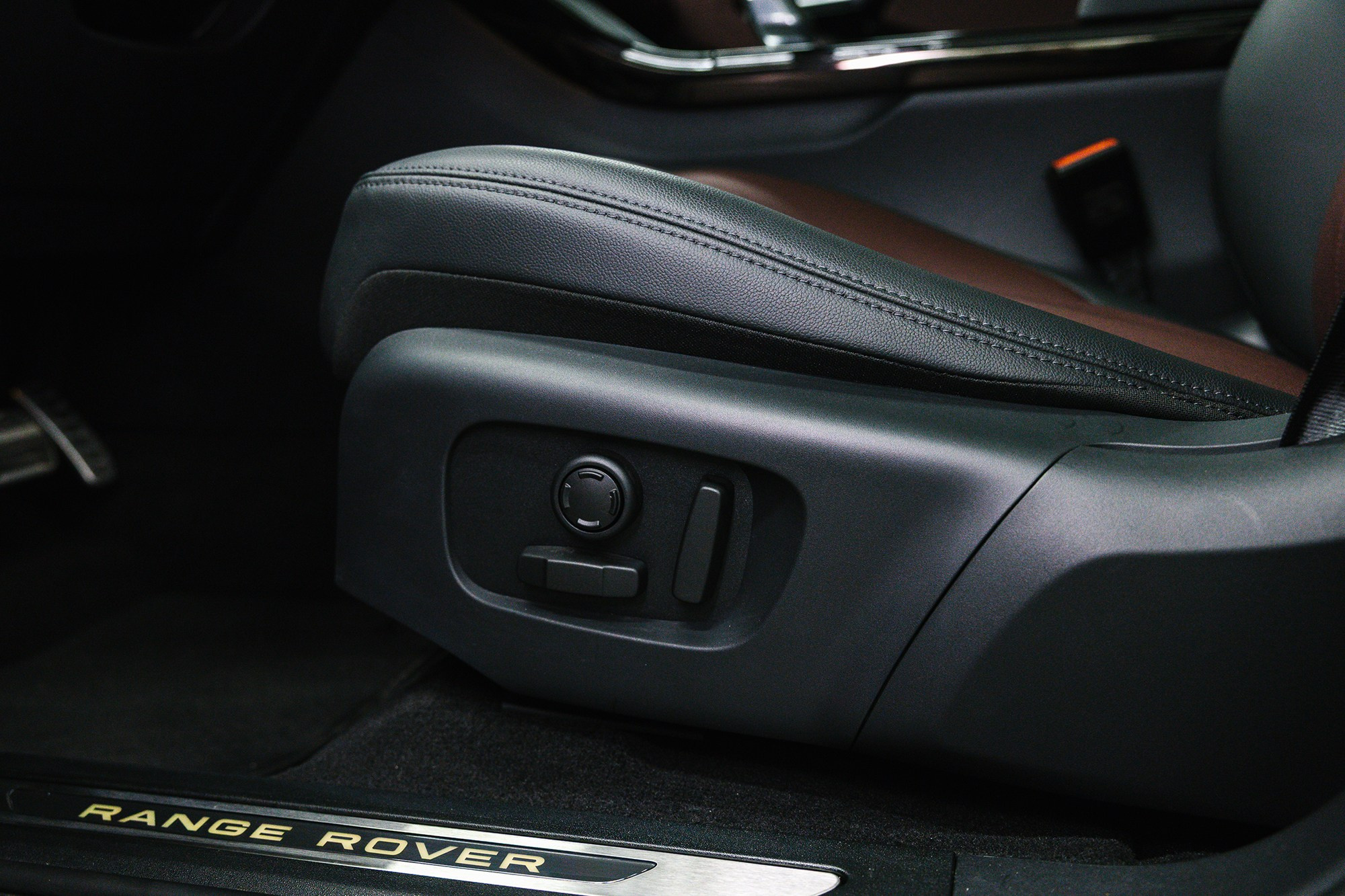 Land Rover Range Rover Evoque.2.0 Si4 4WD AT (249 л. с.). Автосалон «Х-Авто»