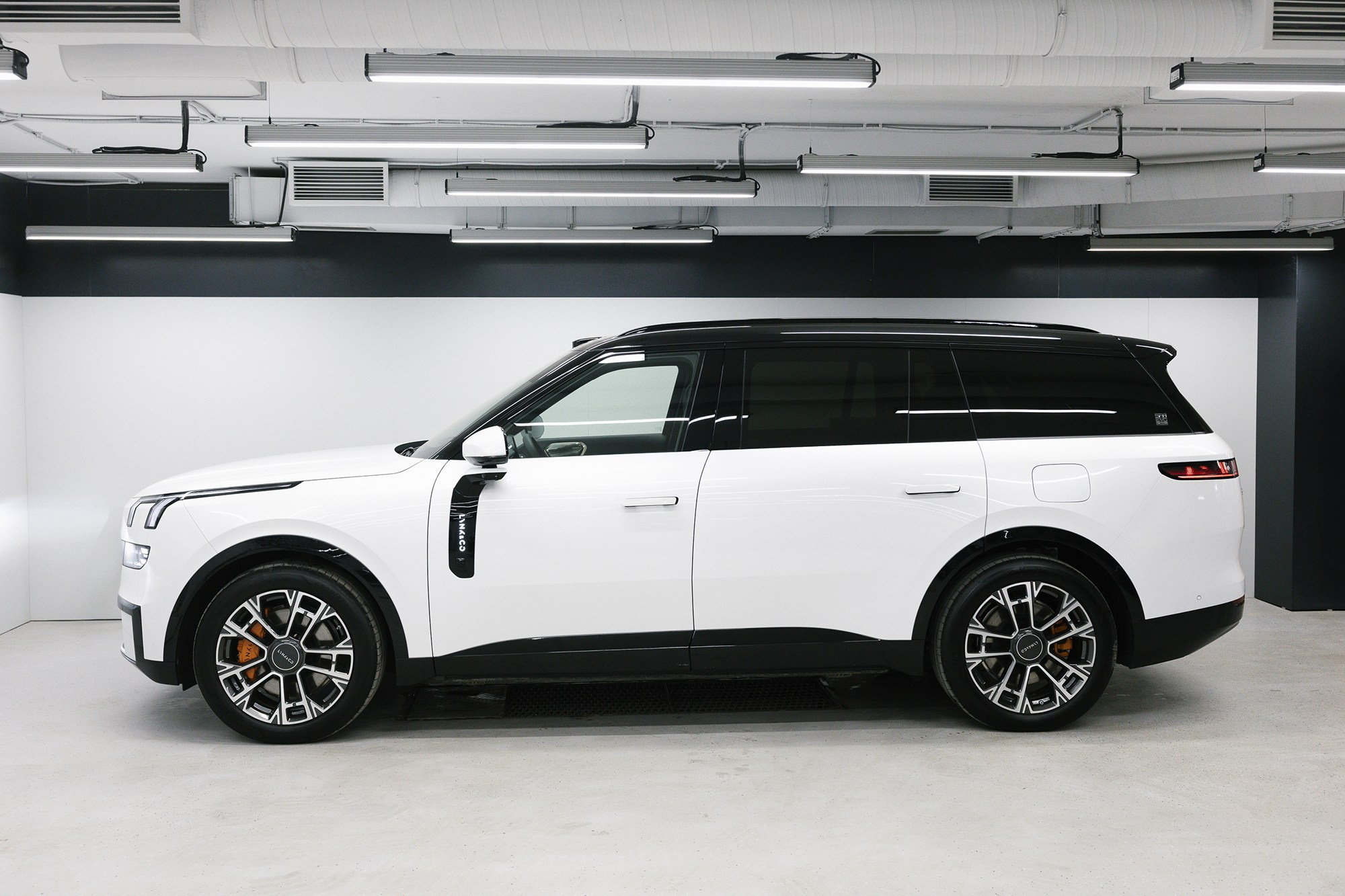 Lynk & Co 900 Ultra 2,0hyb 4WD AT (734 л. с.). Автосалон «Х-Авто»