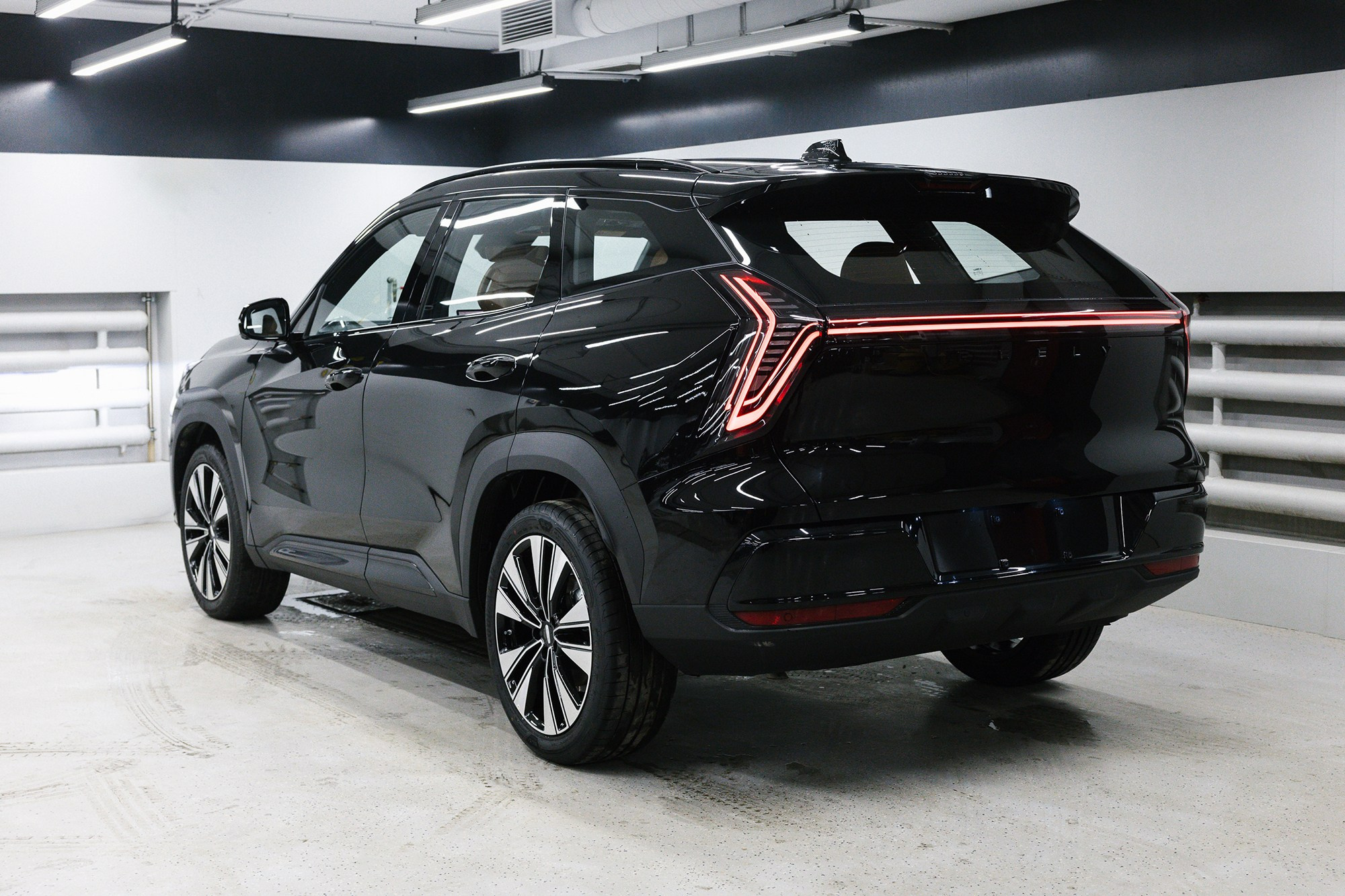 Geely Atlas 1.5T DCT (174 л. с.). Автосалон «Х-Авто»