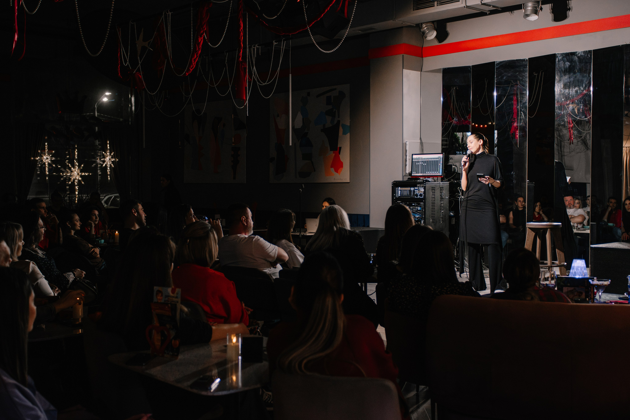 StandUp с Наташей Красновой. 1 апреля в Sketch. Фотограф в Челябинске Любовь Денисенко