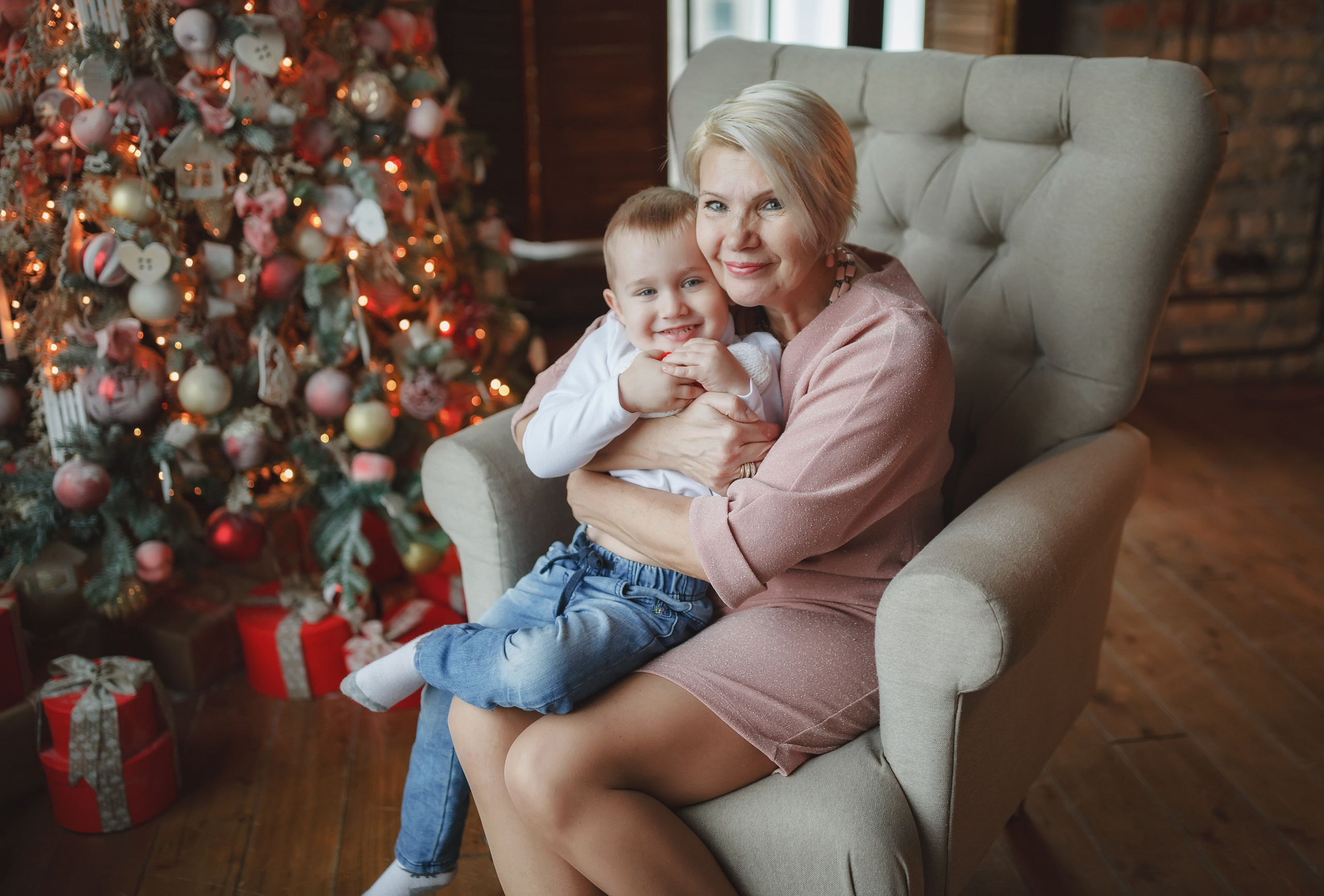 Семья у елочки. Фотограф в Санкт-Петербурге Знаменская Ирина