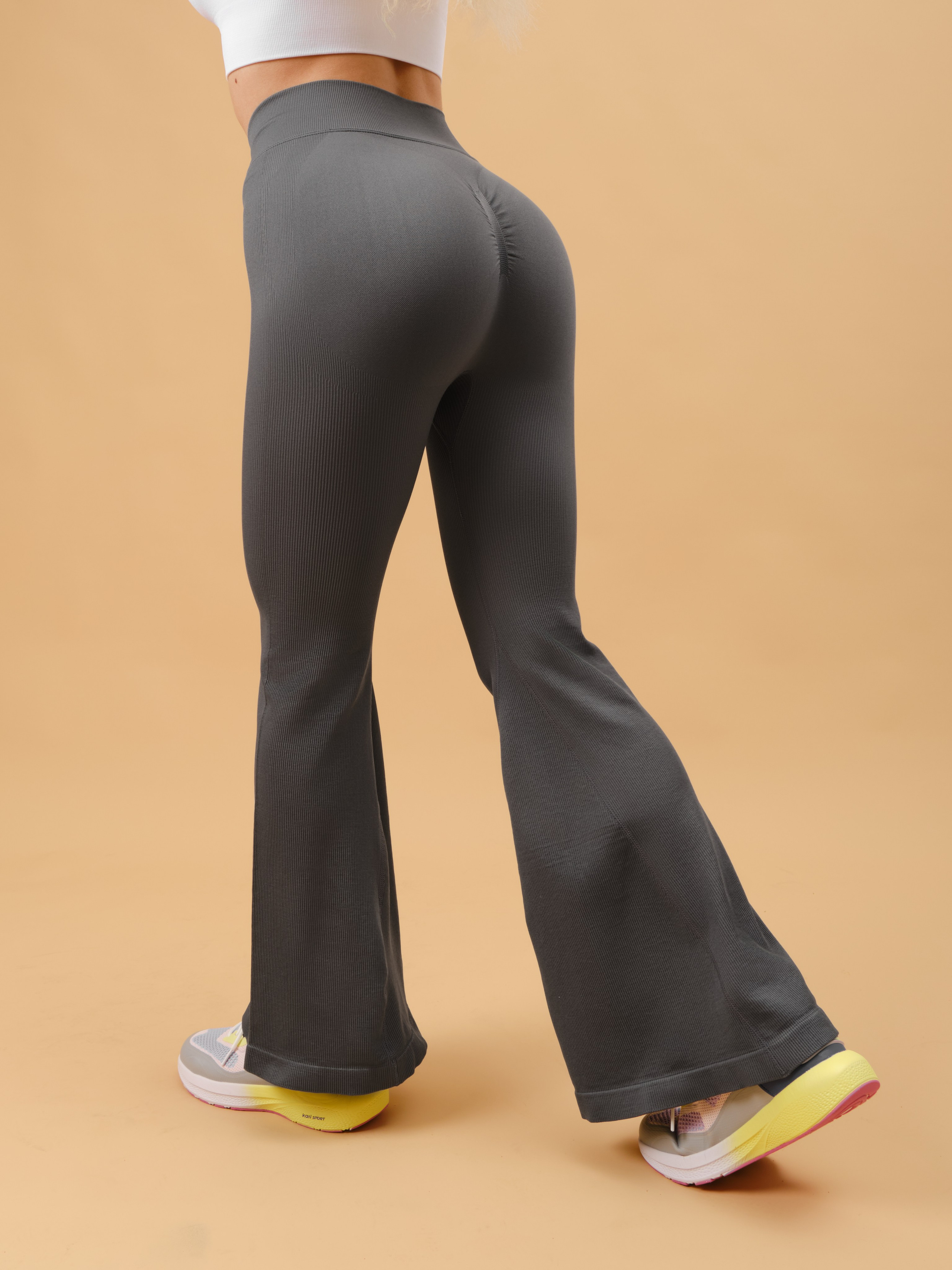 Спортивные костюмы (песочный фон). Фотостудия для Wildberries Ozon