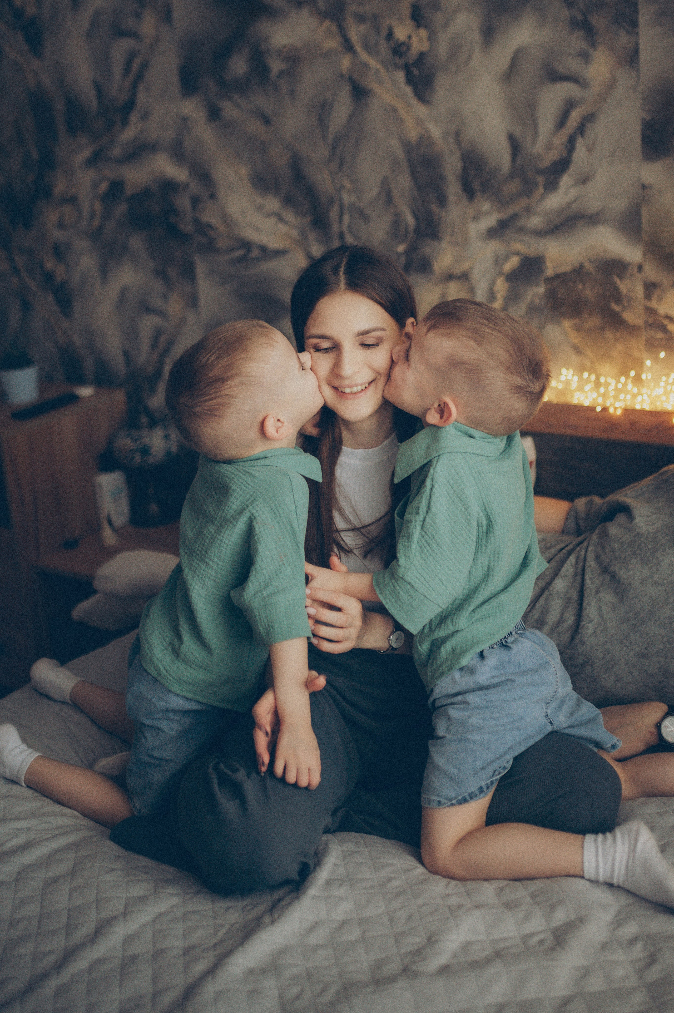 Миша и Тимофей (новогодняя домашняя). Фотограф, г. Лесной Свердловской области