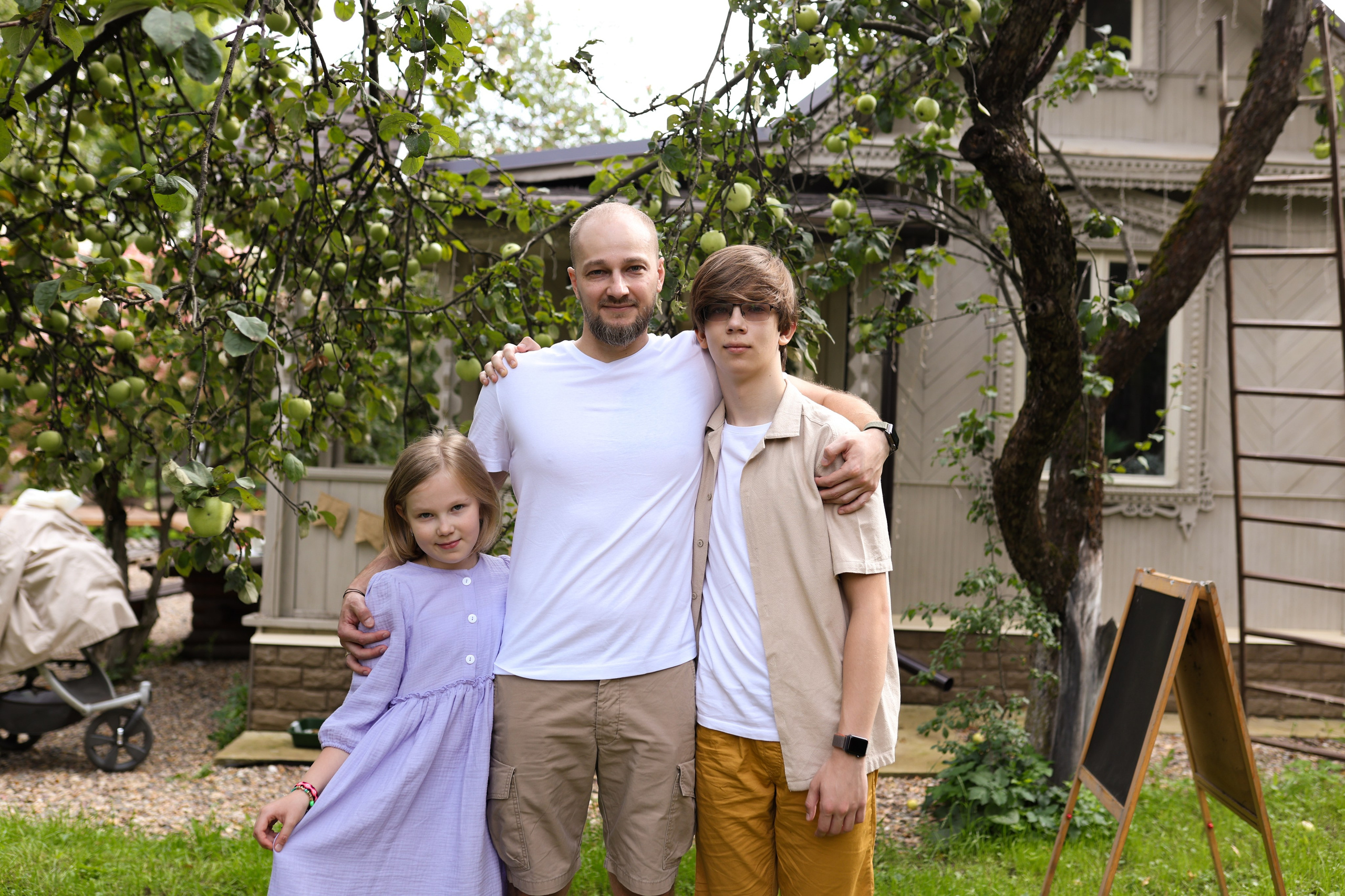 Семейная фотосессия в загородной студии. Фотограф в Железнодорожном и Балашихе