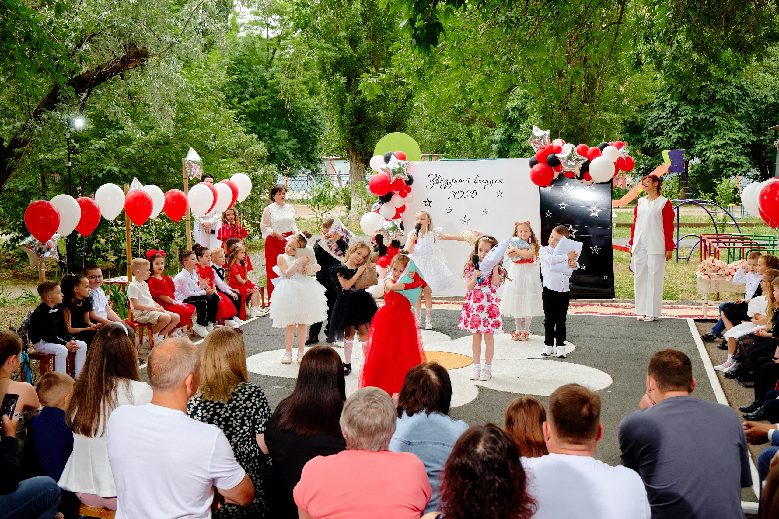 Выпускной 45 сад. Фотограф Выпускные альбомы Таганрог Сергей Коробченко