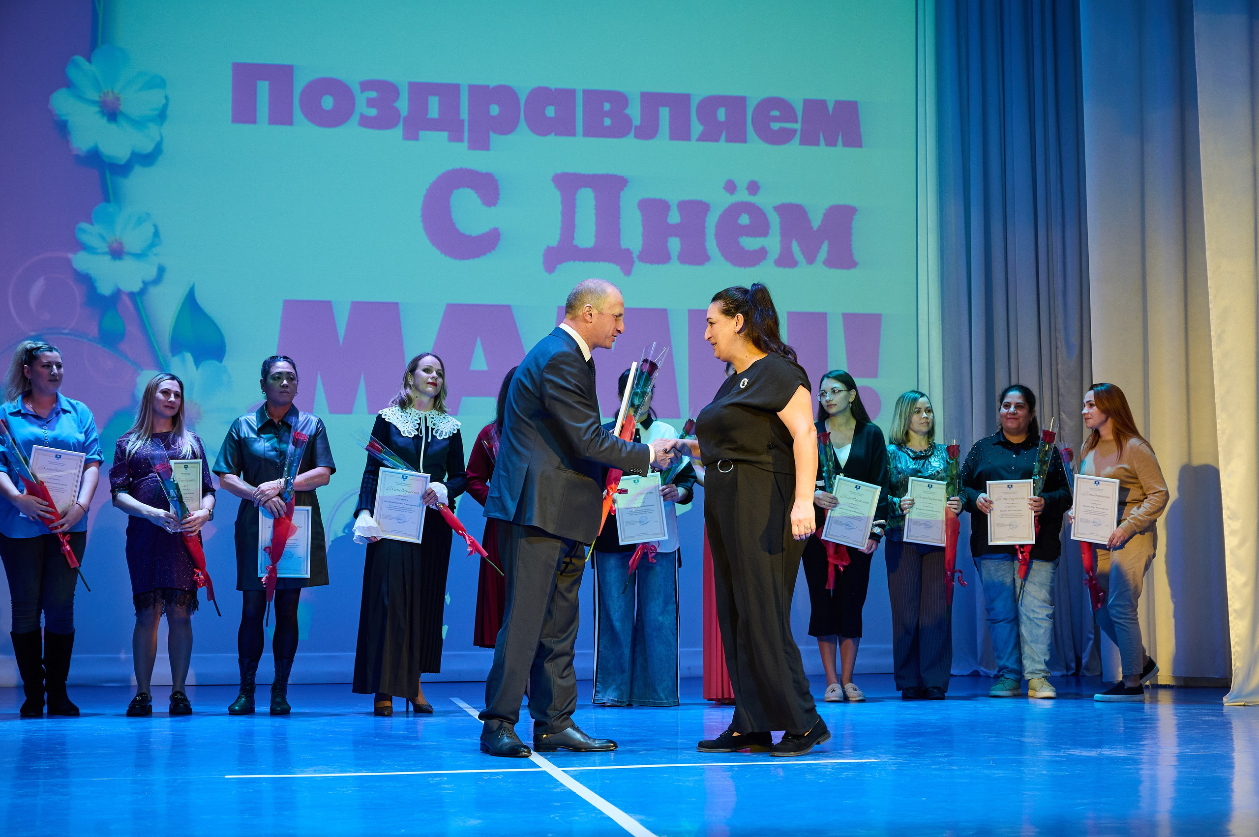 День матери Марьина Роща. Жизнь курорта Кабардинка в фотографиях