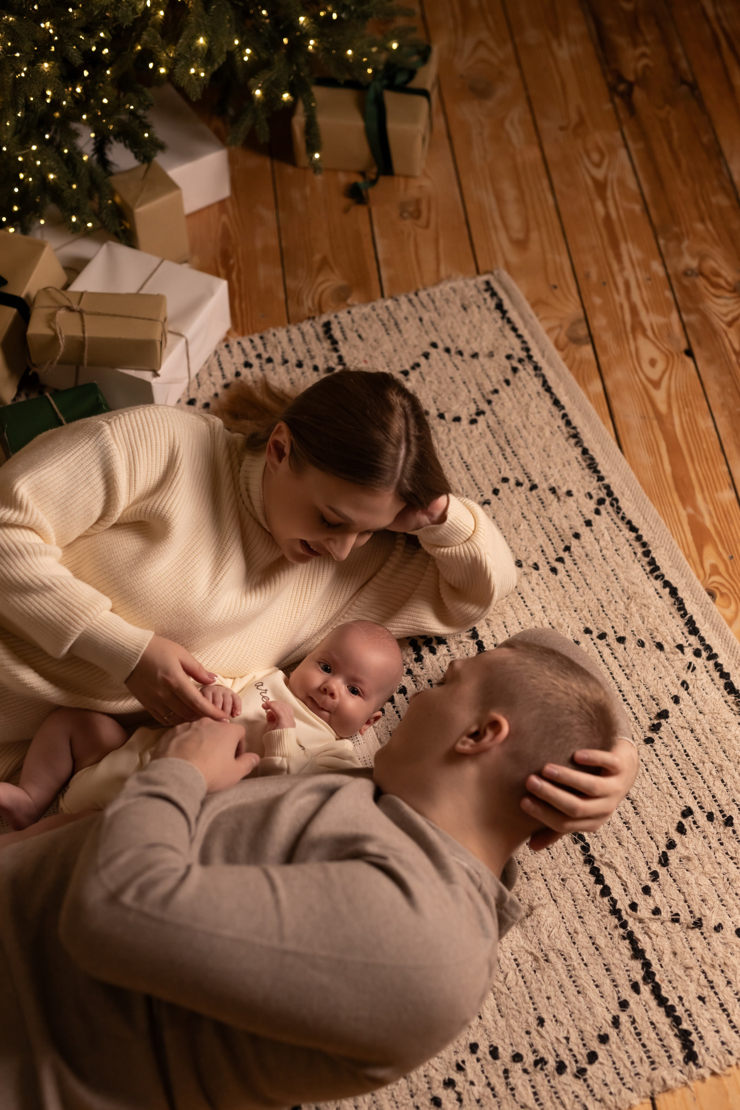 Семья с малышом (вечерная студийная). Семейный и детский фотограф в Краснодаре Элона Литвинова
