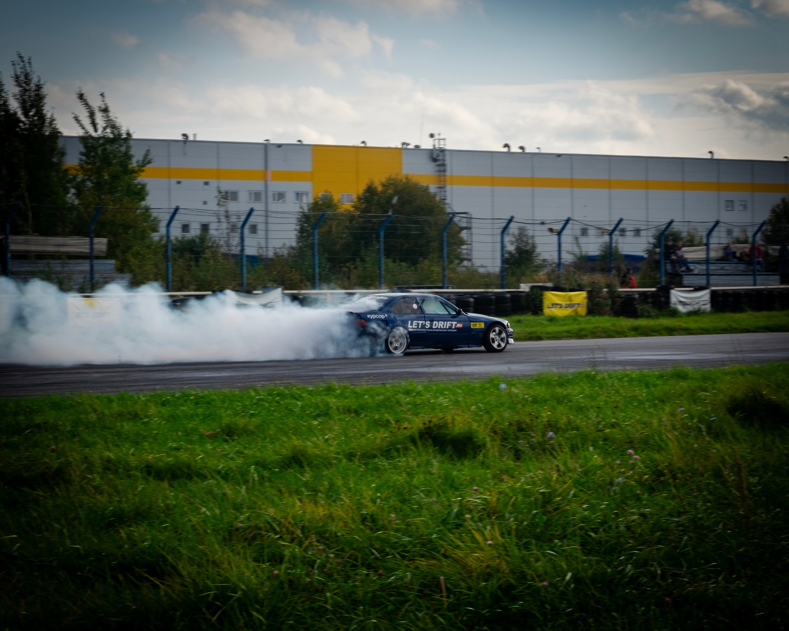 AUTODROM FEST 21.09.25. Автомобильные фотографии и рисунки в Санкт-Петербурги Пашков Дмитрий