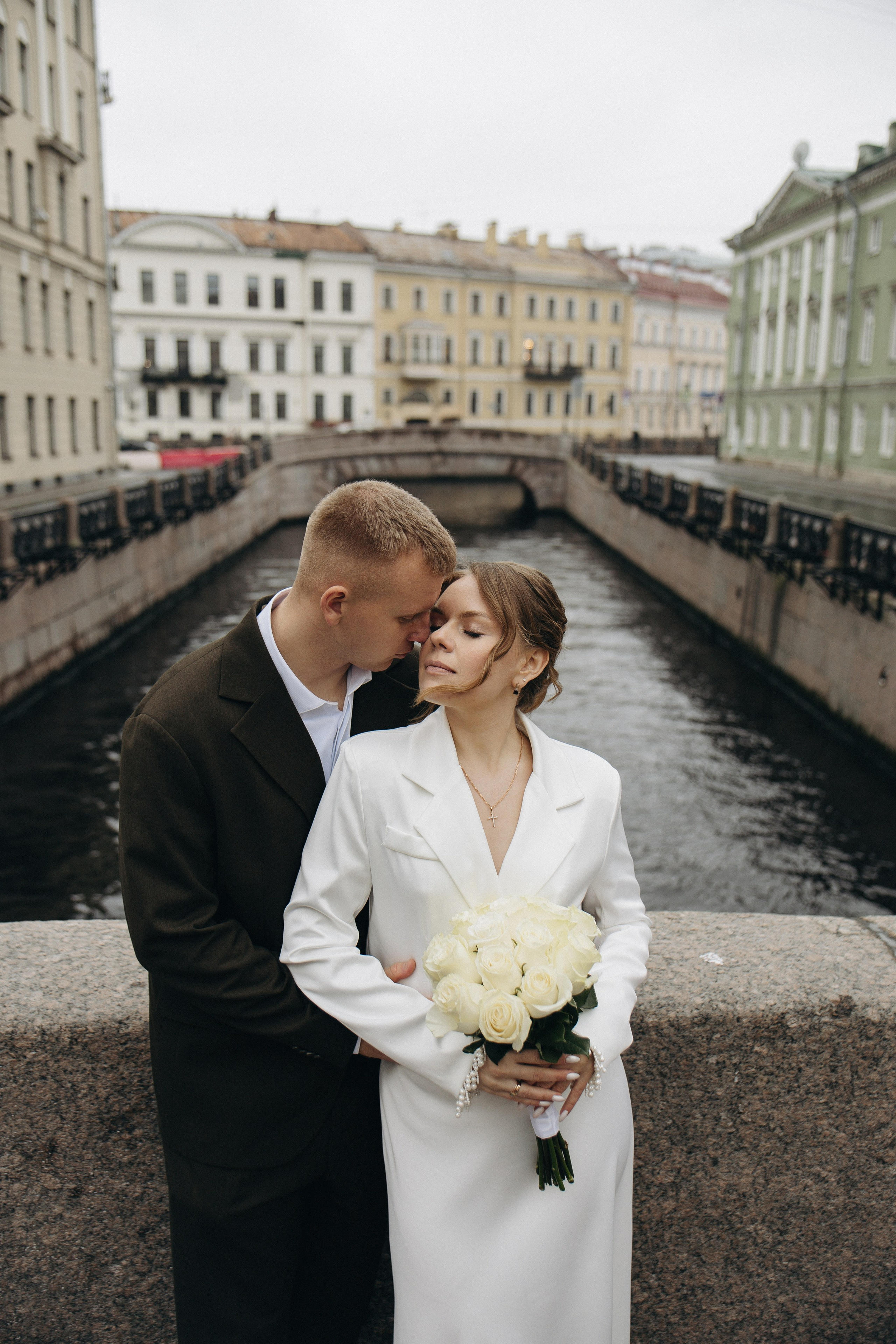 Алина и Илья. Загс и прогулка. Свадебный фотограф в Санкт-Петербурге Лана Денисова