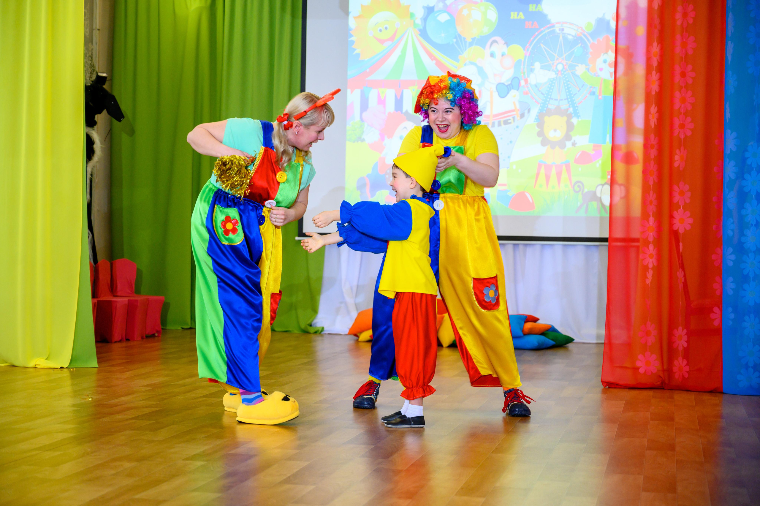 Утренники. Выпускные альбомы Новосибирск