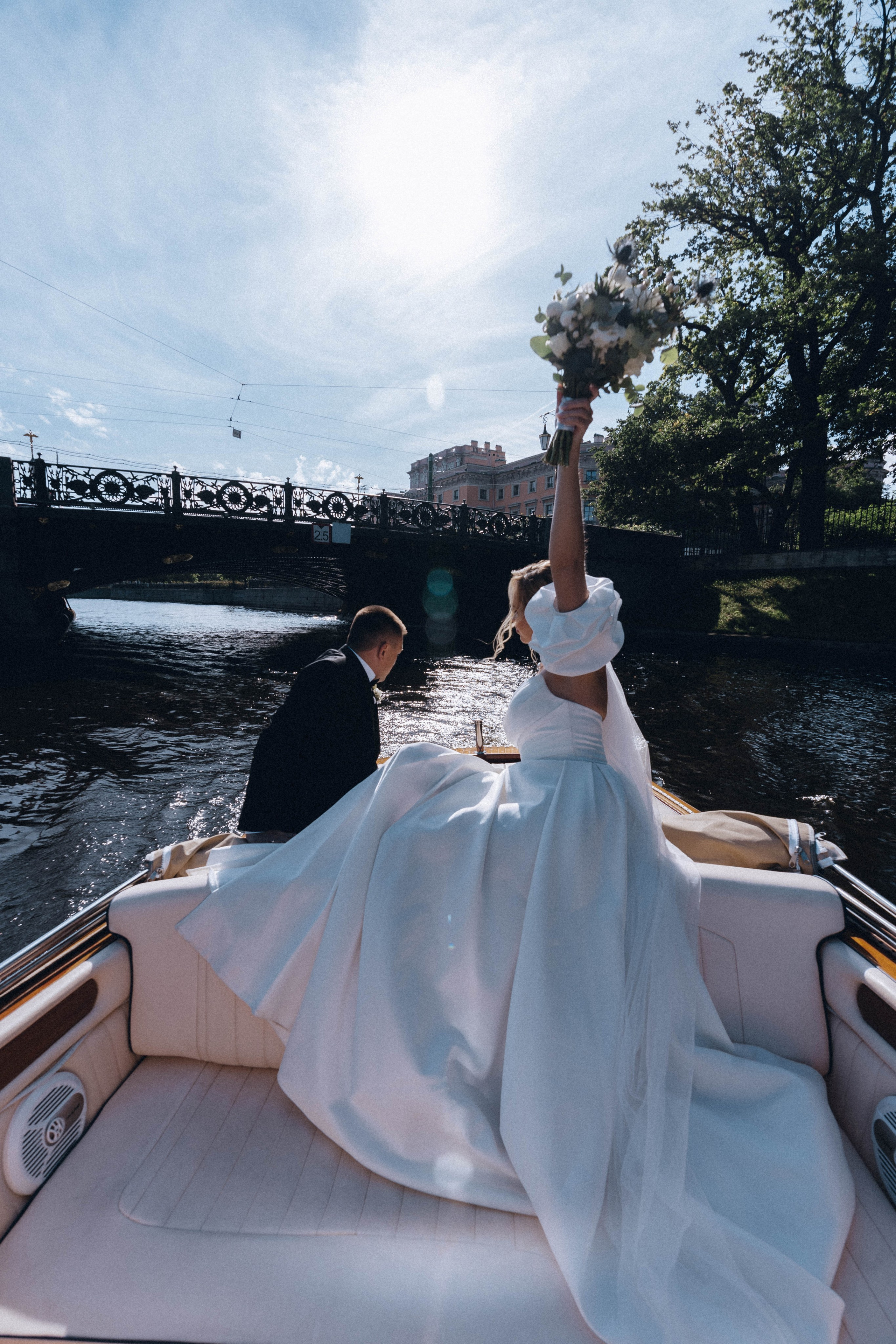 СВАДЕНБНАЯ СЬЕМКА НА КАТЕРЕ ПО КАНАЛАМ САНКТ-ПЕТЕРБУРГА И В АКВАТОРИИ НЕВЫ. Профессиональный фотограф, Санкт-Петербург — Виктория Богомолова