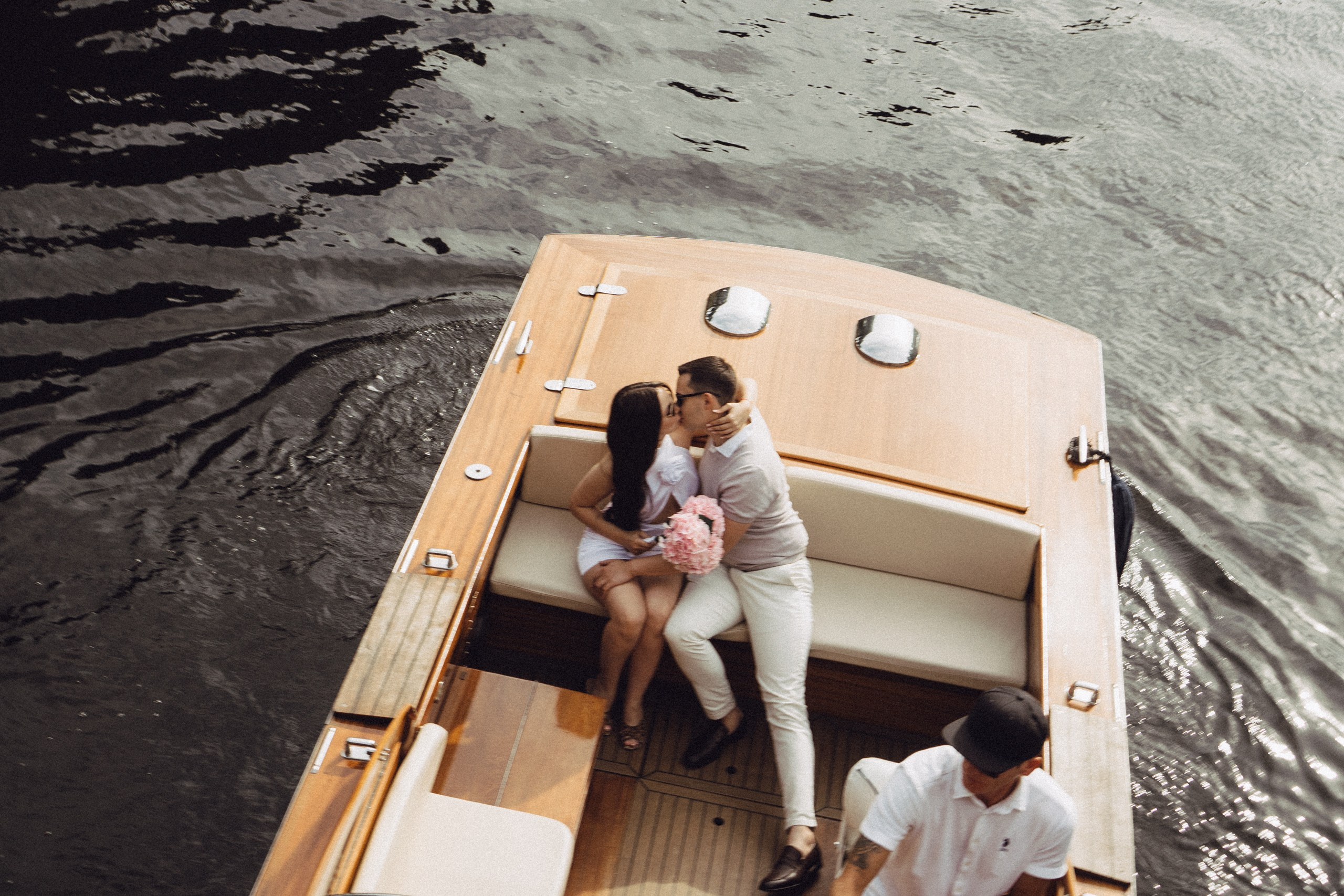 СВАДЕНБНАЯ СЬЕМКА НА КАТЕРЕ ПО КАНАЛАМ САНКТ-ПЕТЕРБУРГА И В АКВАТОРИИ НЕВЫ. Профессиональный фотограф, Санкт-Петербург — Виктория Богомолова