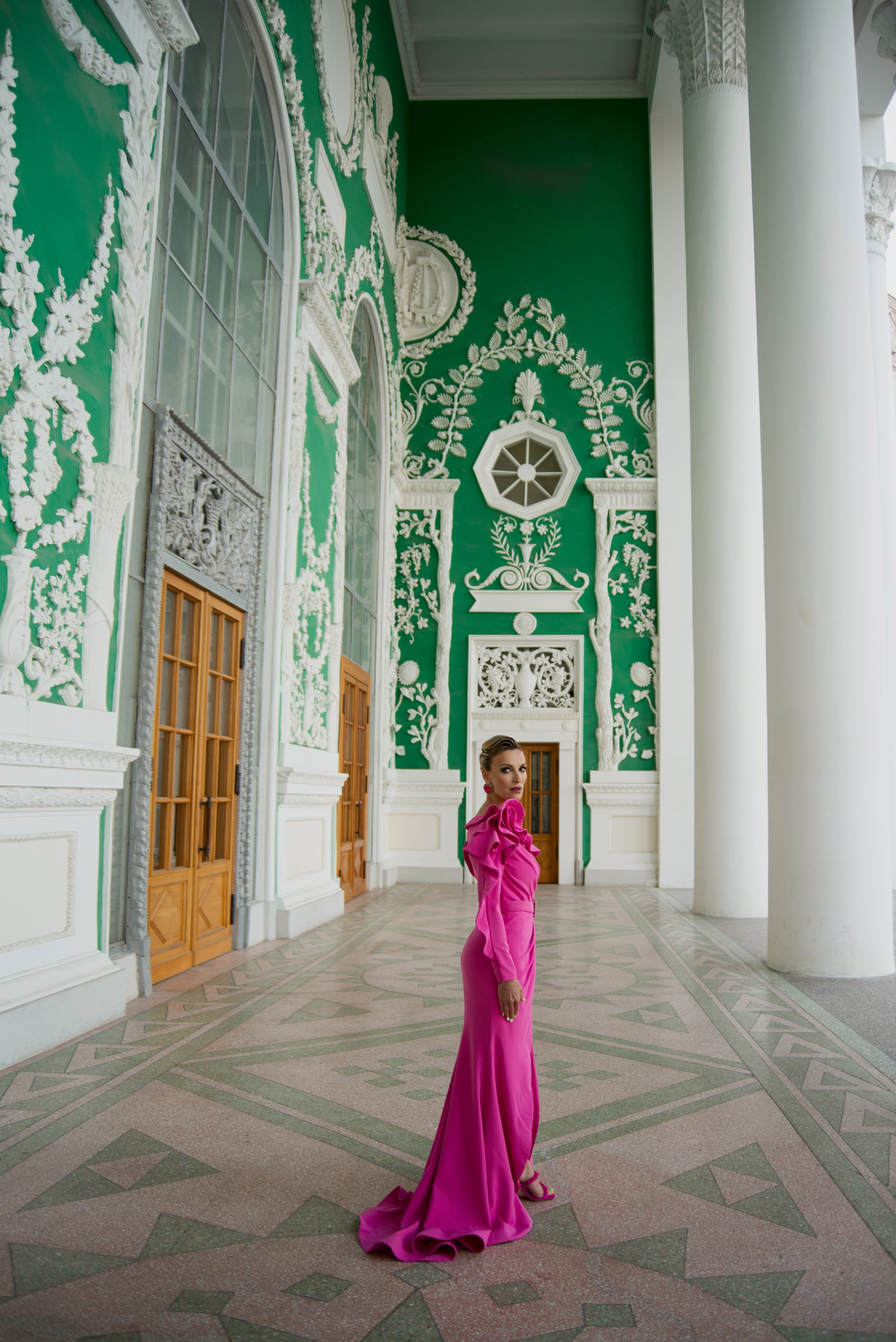 Женская фотосессия с подбором образа, места проведения съемки, макияжем и прической. Фотостудия MOMENTOFBEAUTY 