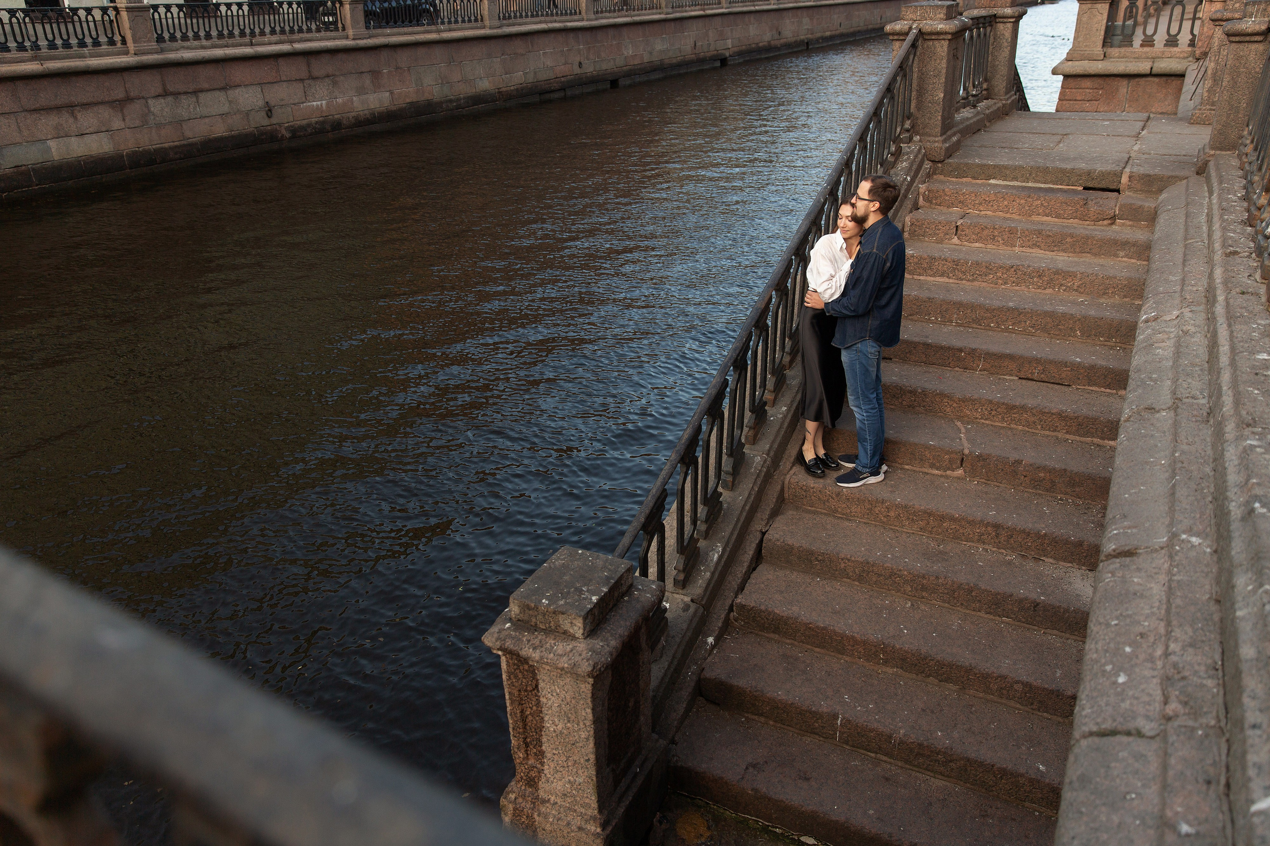 Фотосессия истории любви в центре Петербурга. Свадебный и портретный фотограф в Санкт-Петербурге Надежда Чечулина