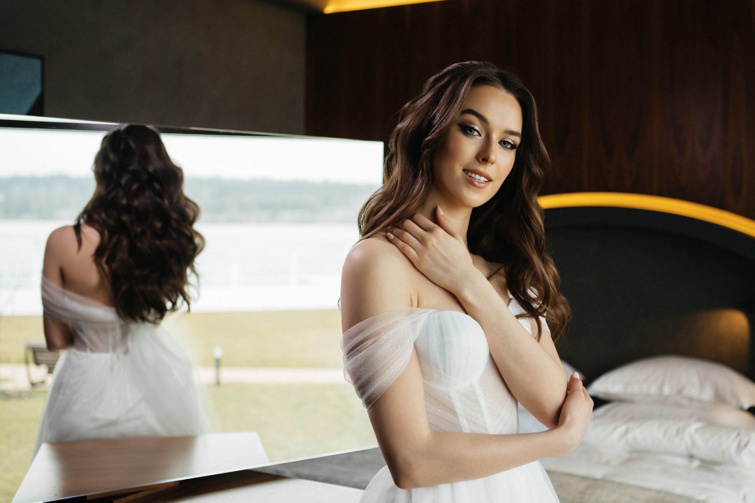 Невеста у зеркала