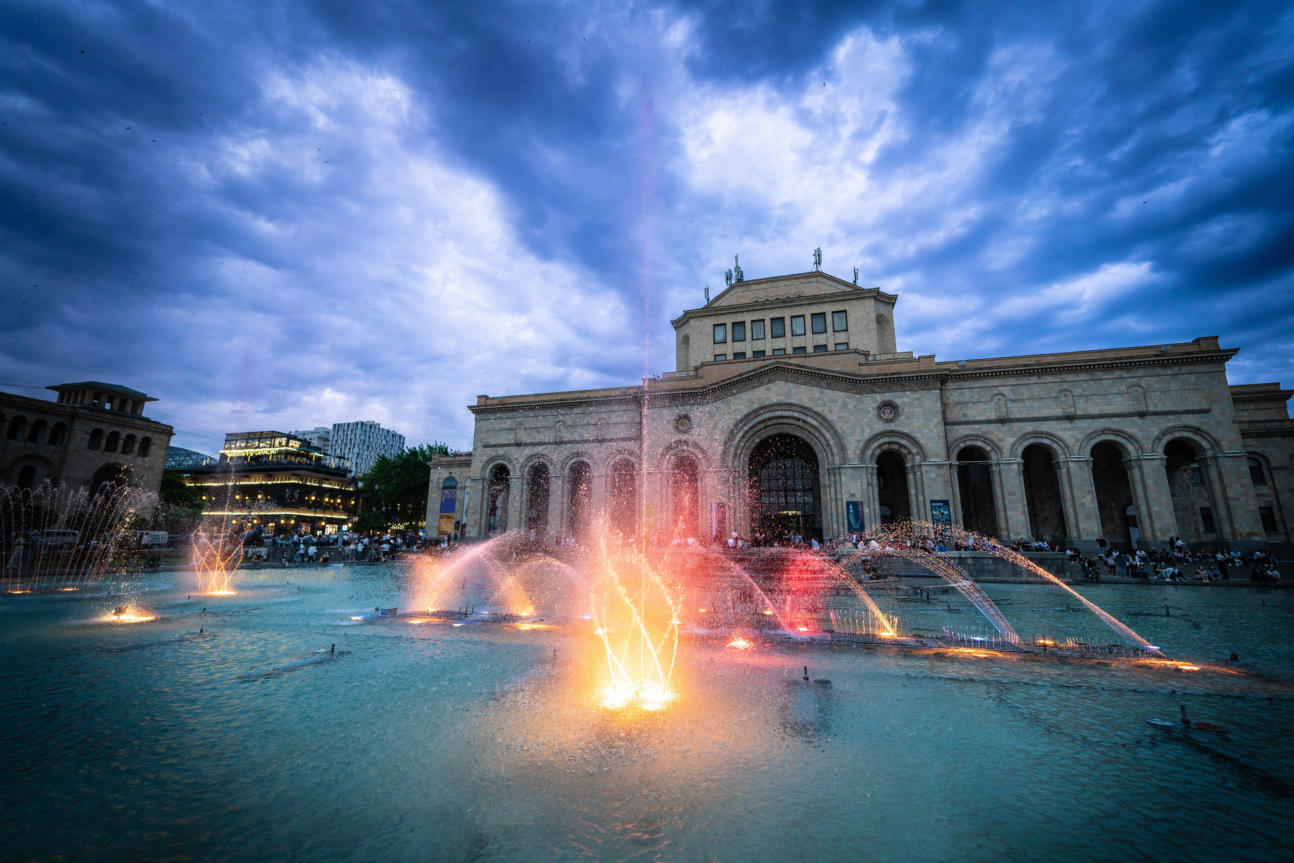 ЕРЕВАН. ПОБУДЬ ЗДЕСЬ И ЦЕЛЕЕ БУДЕТ ЭТОТ МИР