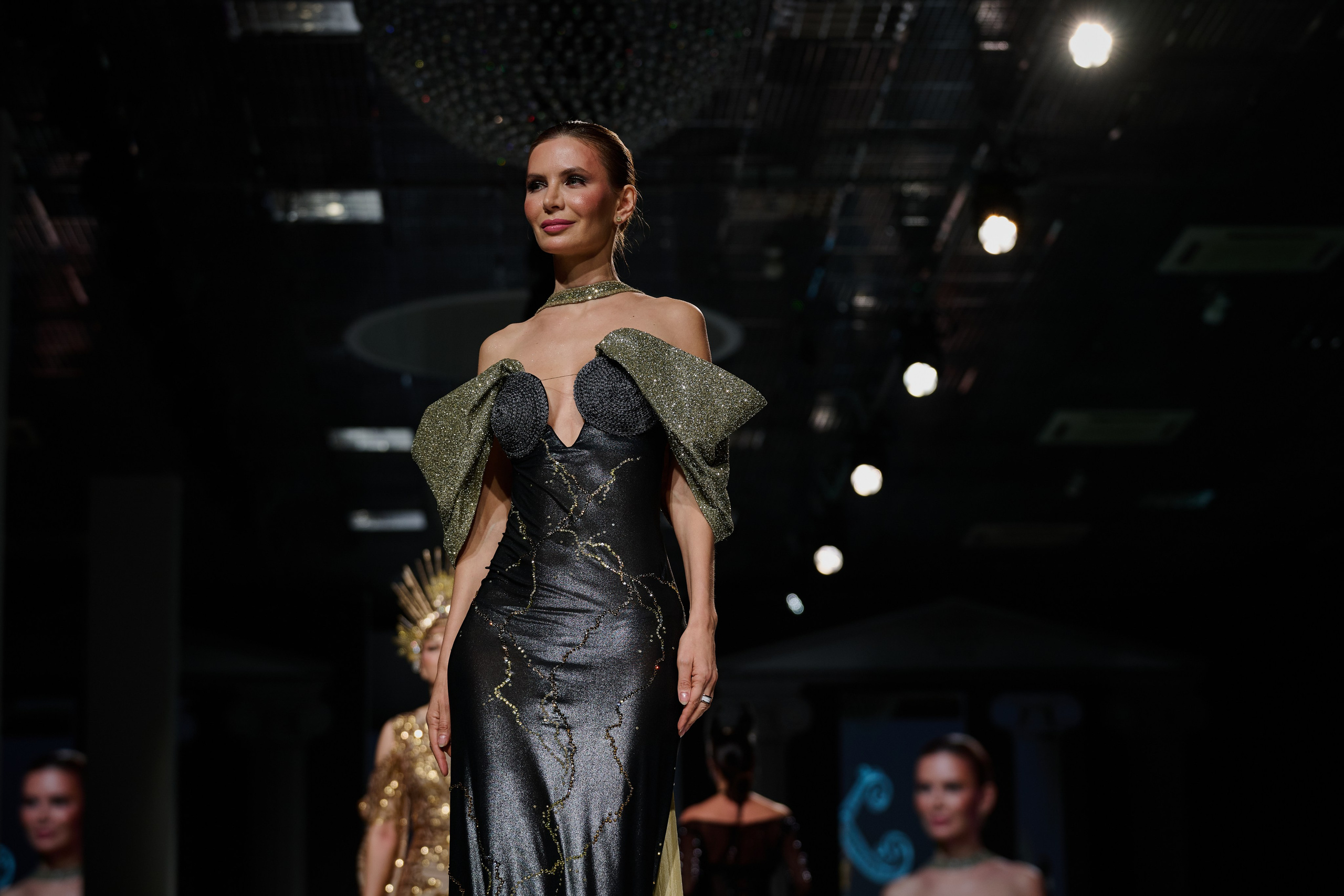 ESTET FASHION WEEK ВЕСНА — 2025. Фотограф Роман Адлер
