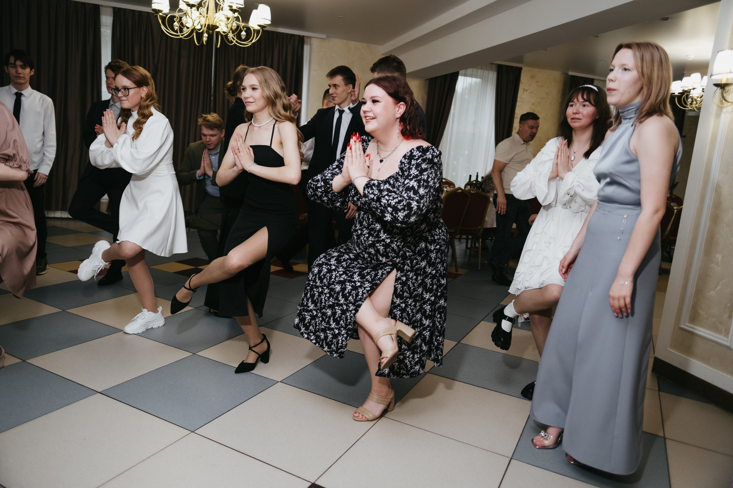 Выпускной 11 класс школы № 30. Свадебный и репортажной фотограф Денис Ожигин в Краснодаре и Краснодарском крае