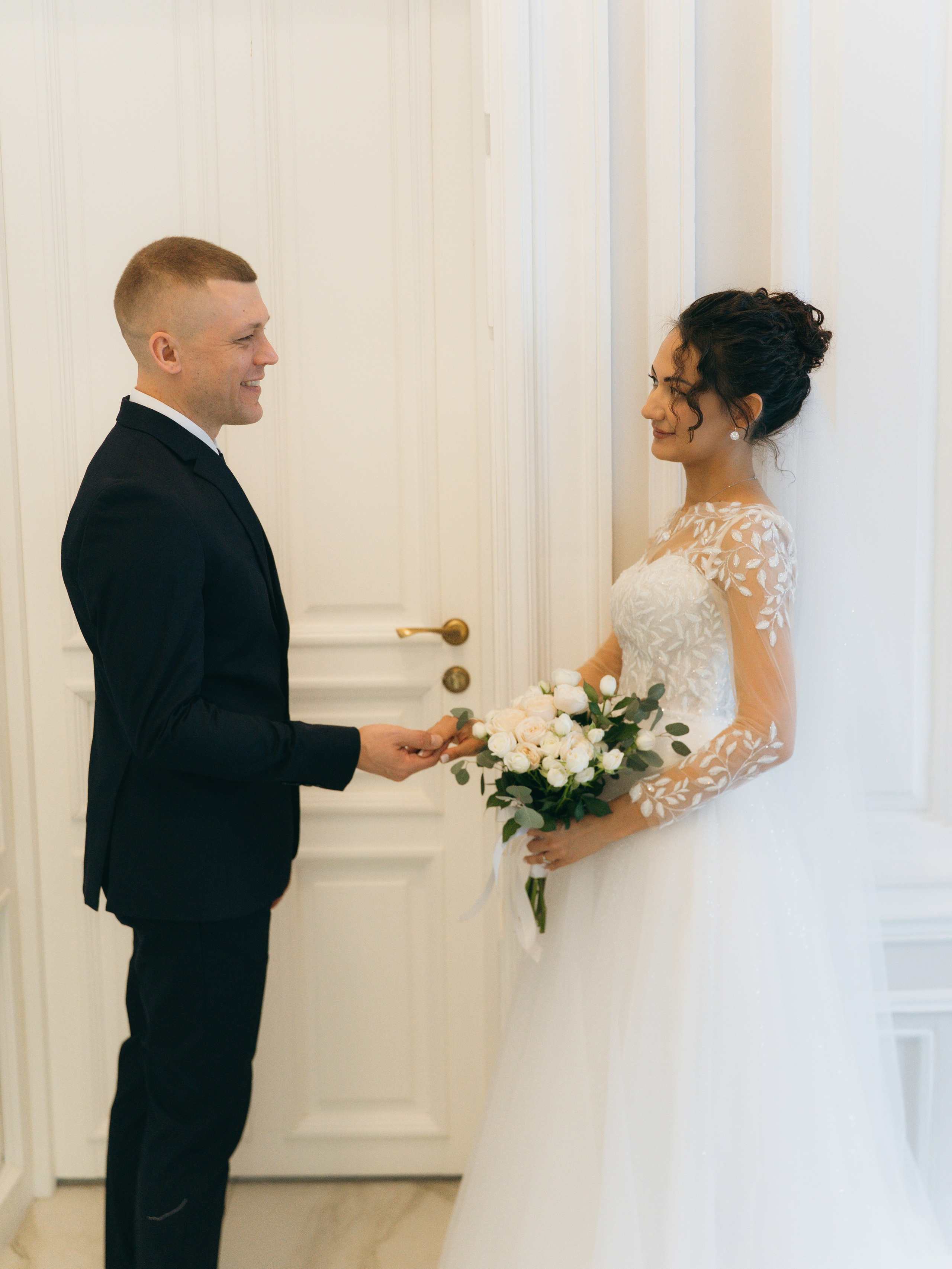 Свадебная фотосессия в загсе. Фотограф из Екатеринбурга Алена Мусалимова