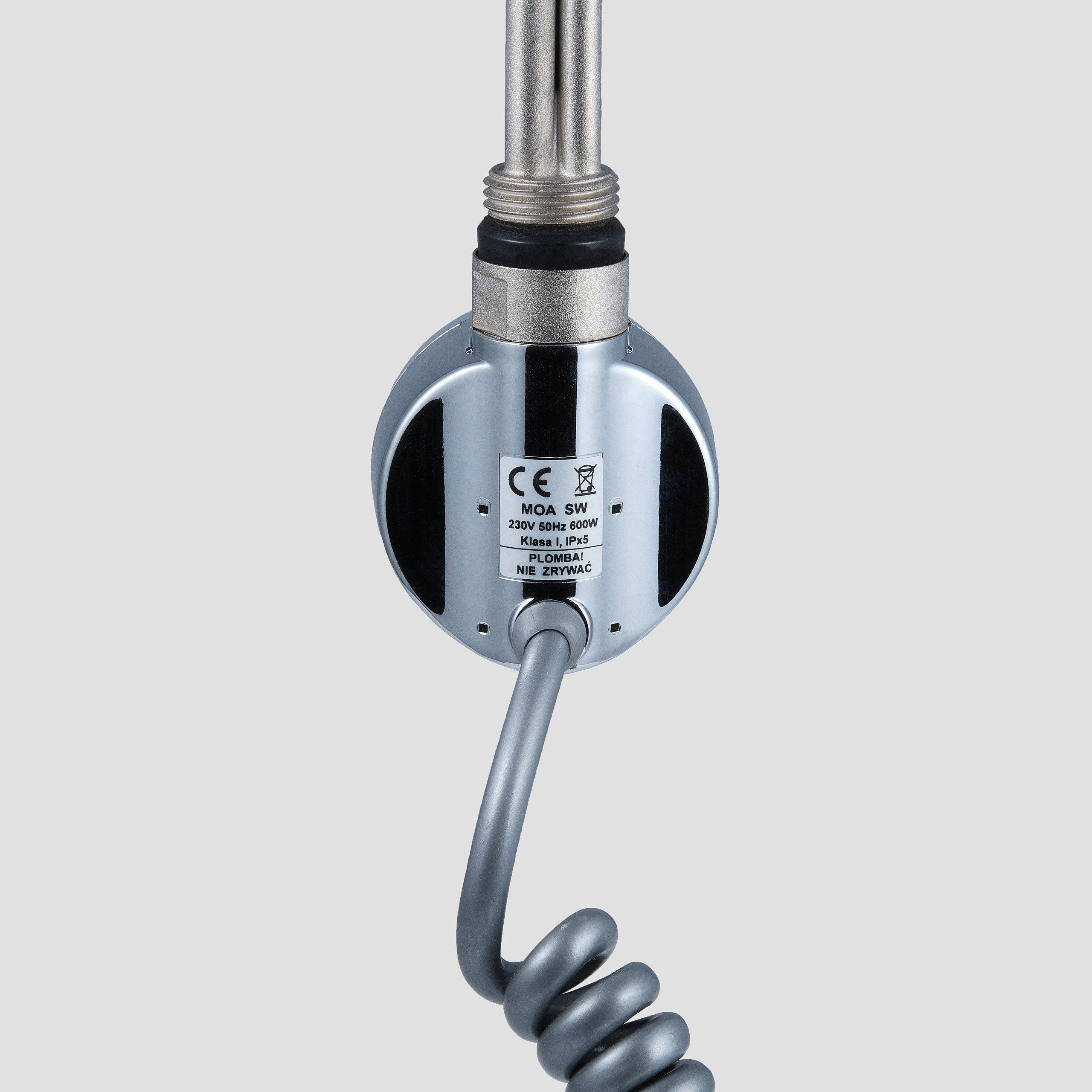 Предметные фотографии регуляторов и нагревателей для отопительных приборов