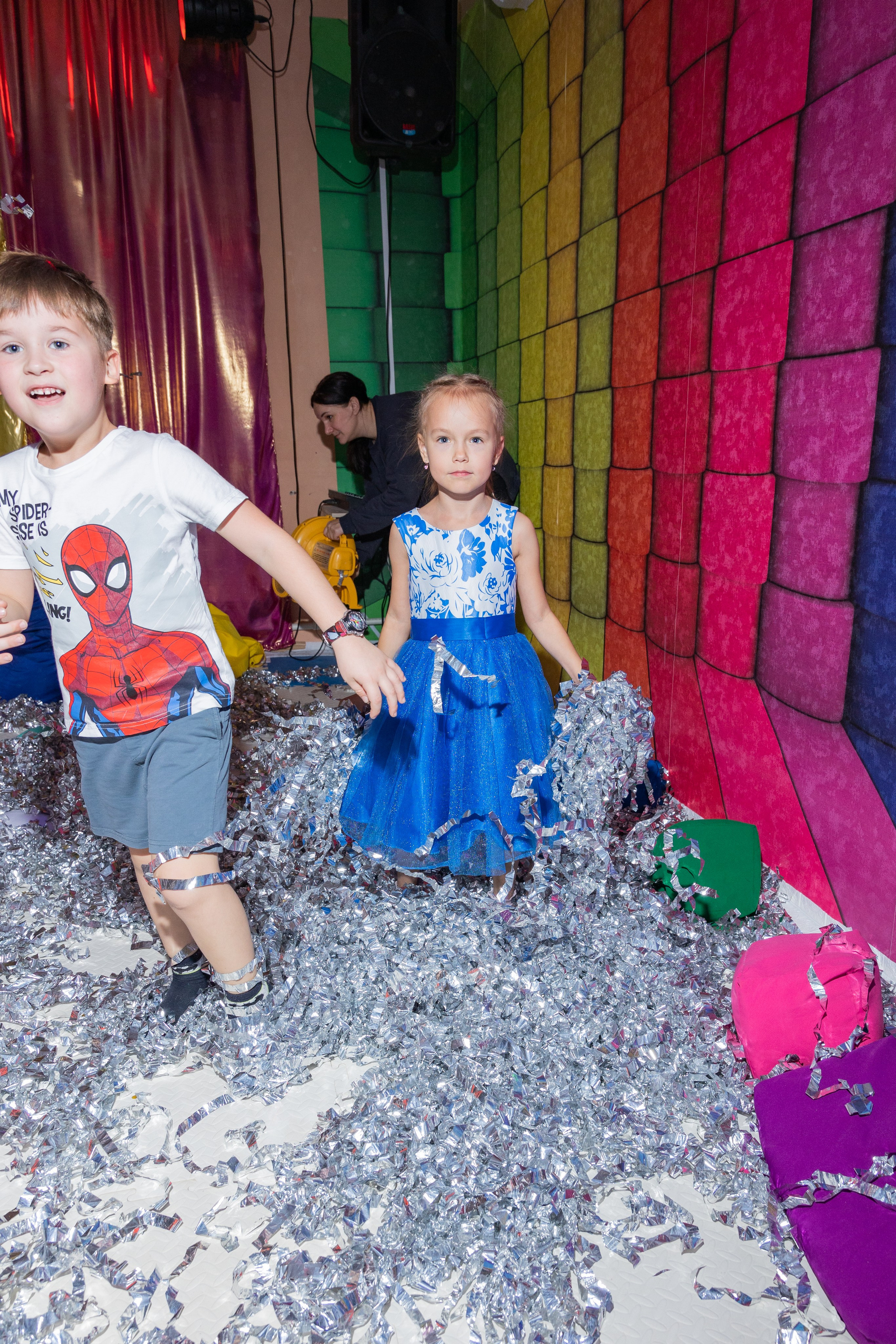 День Рождение в детском центре Качели. Выпускные альбомы во Владивостоке