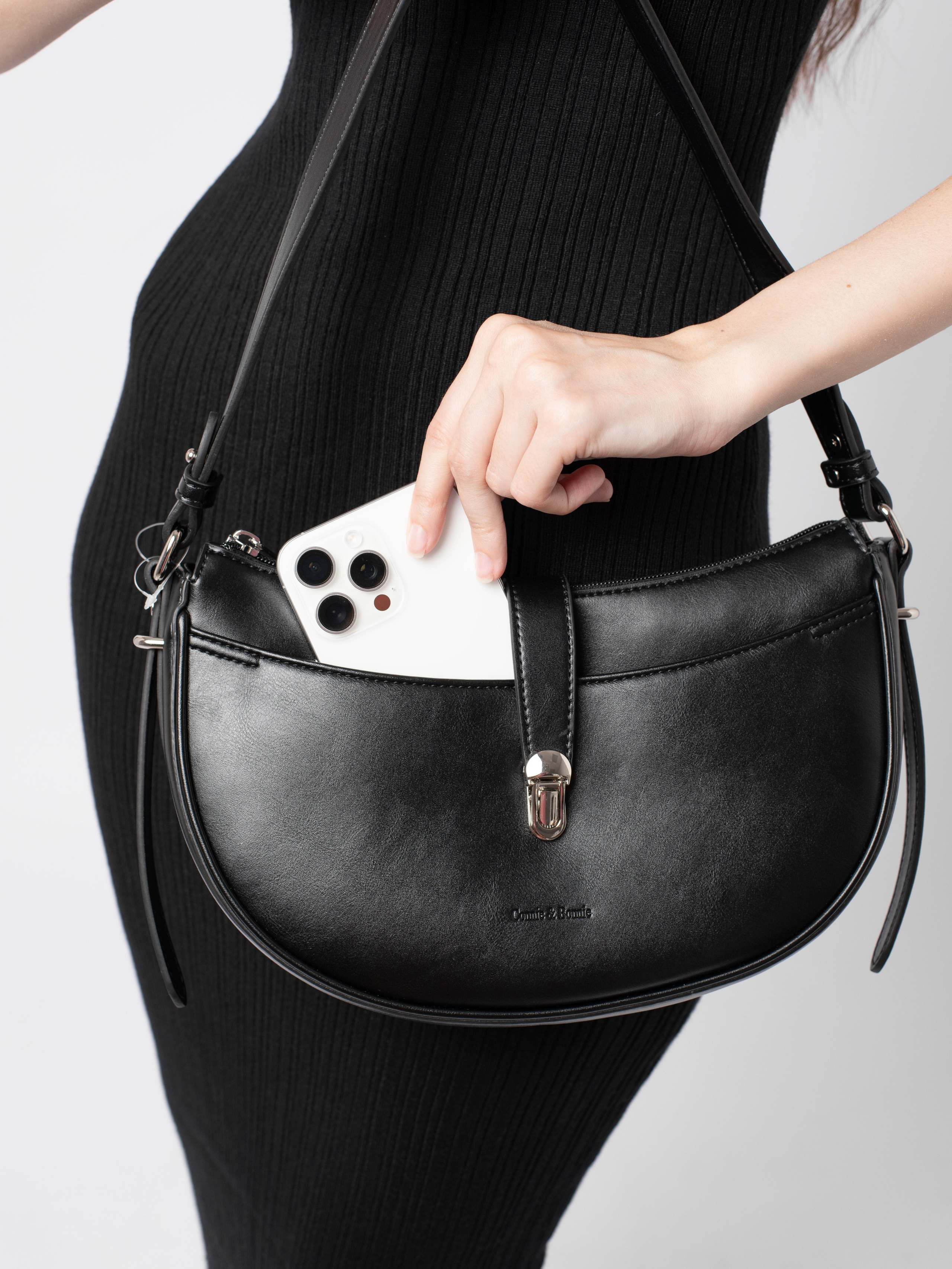 Женские сумки. Фотостудия предметной и модельной съёмки для маркетплейсов