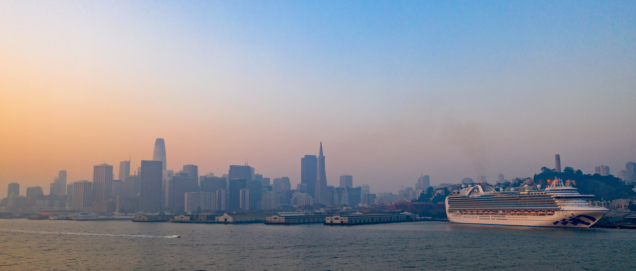 Wall. Photographs by Tigran Khudaverdyan