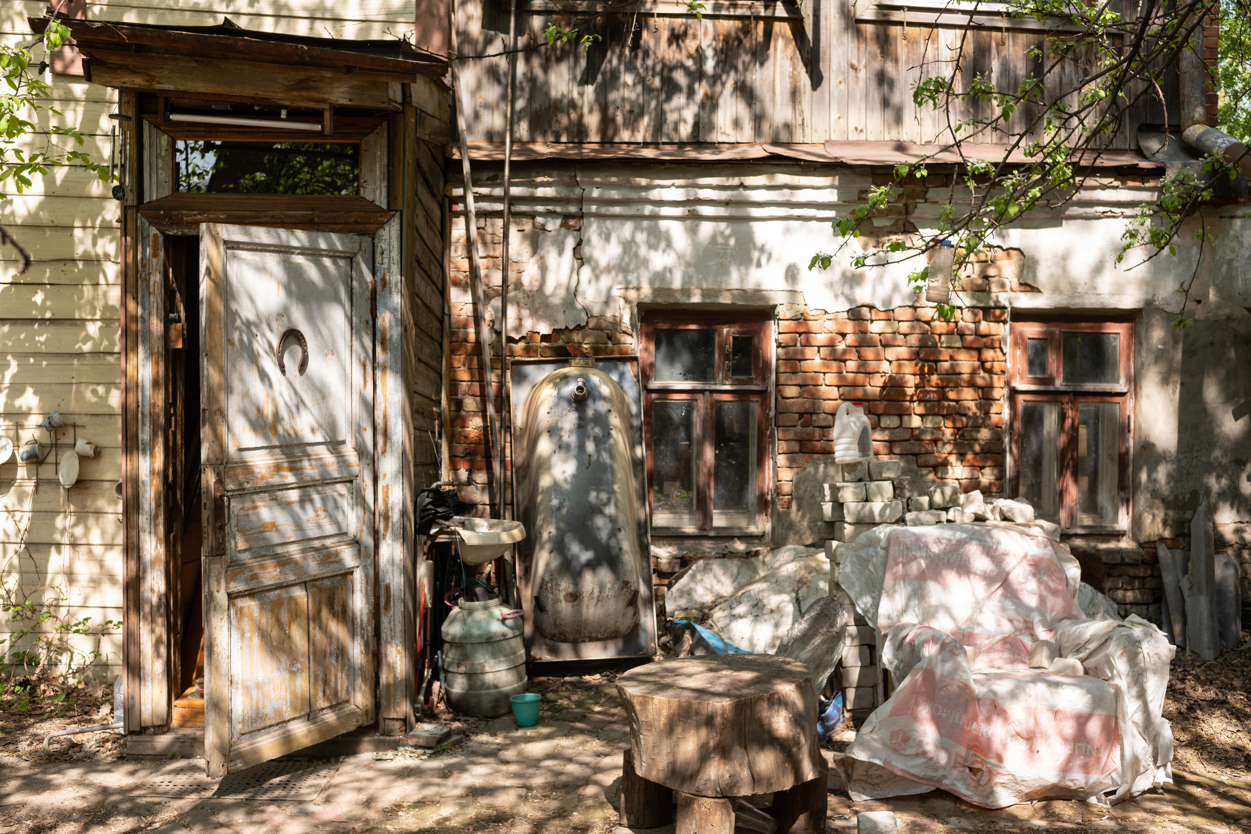 Wall. Photographs by Tigran Khudaverdyan