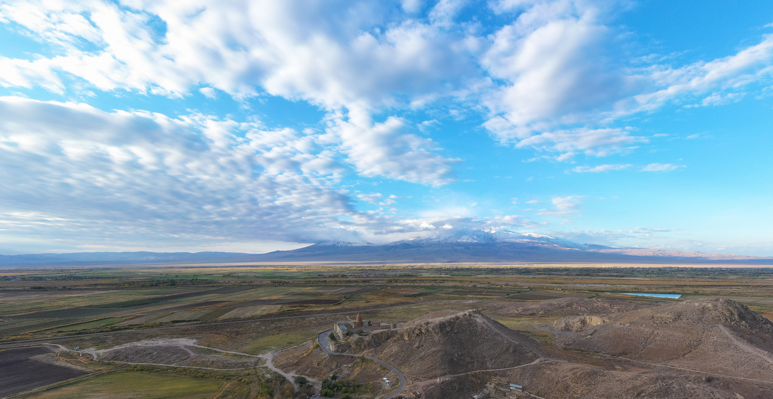 Wall. Photographs by Tigran Khudaverdyan