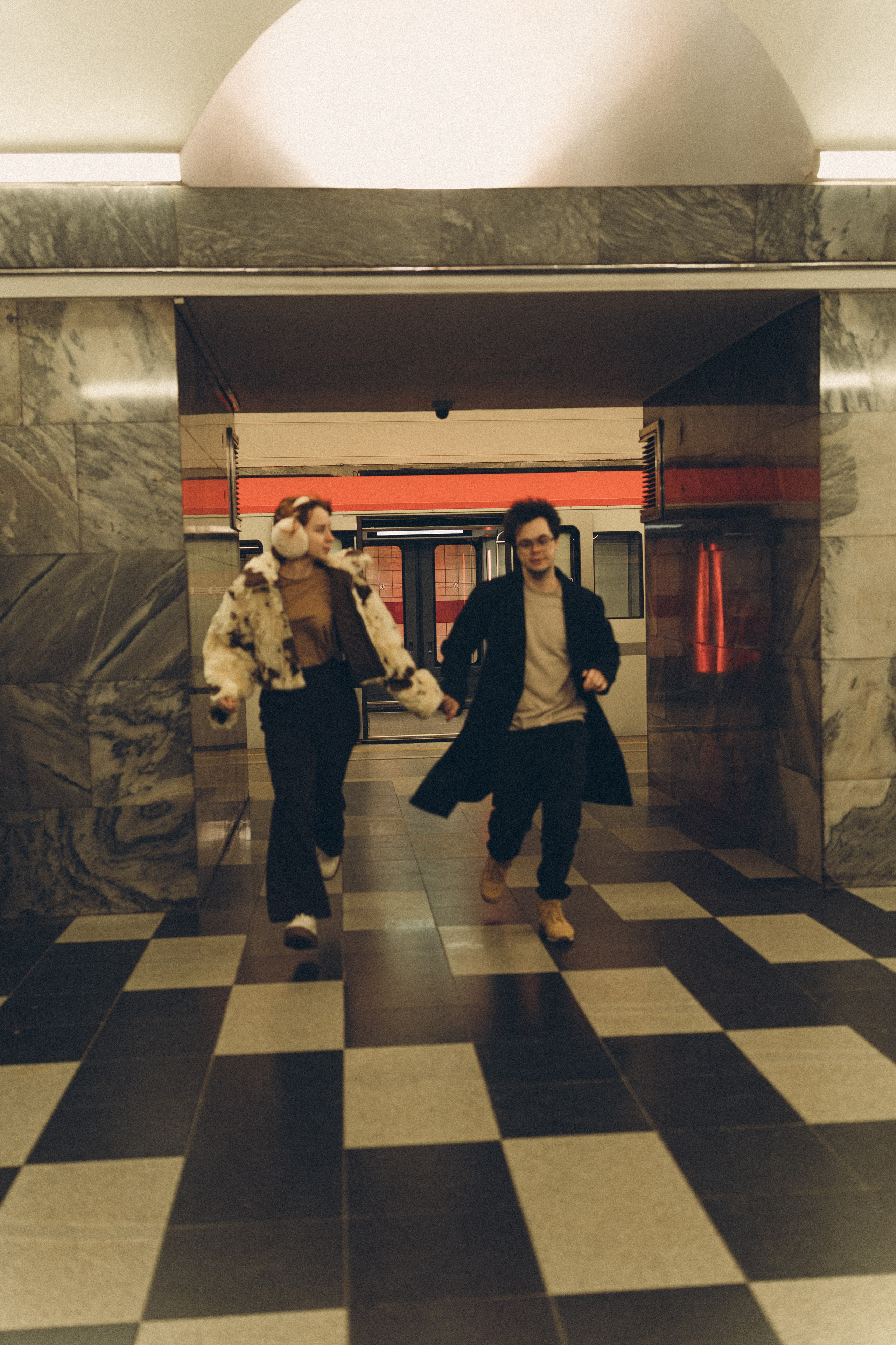 НОВОГОДНЯЯ ФОТОСЕСИИЯ ПАРЫ В МЕТРО ЛЮБОВЬ. Профессиональный фотограф, Санкт-Петербург — Виктория Богомолова