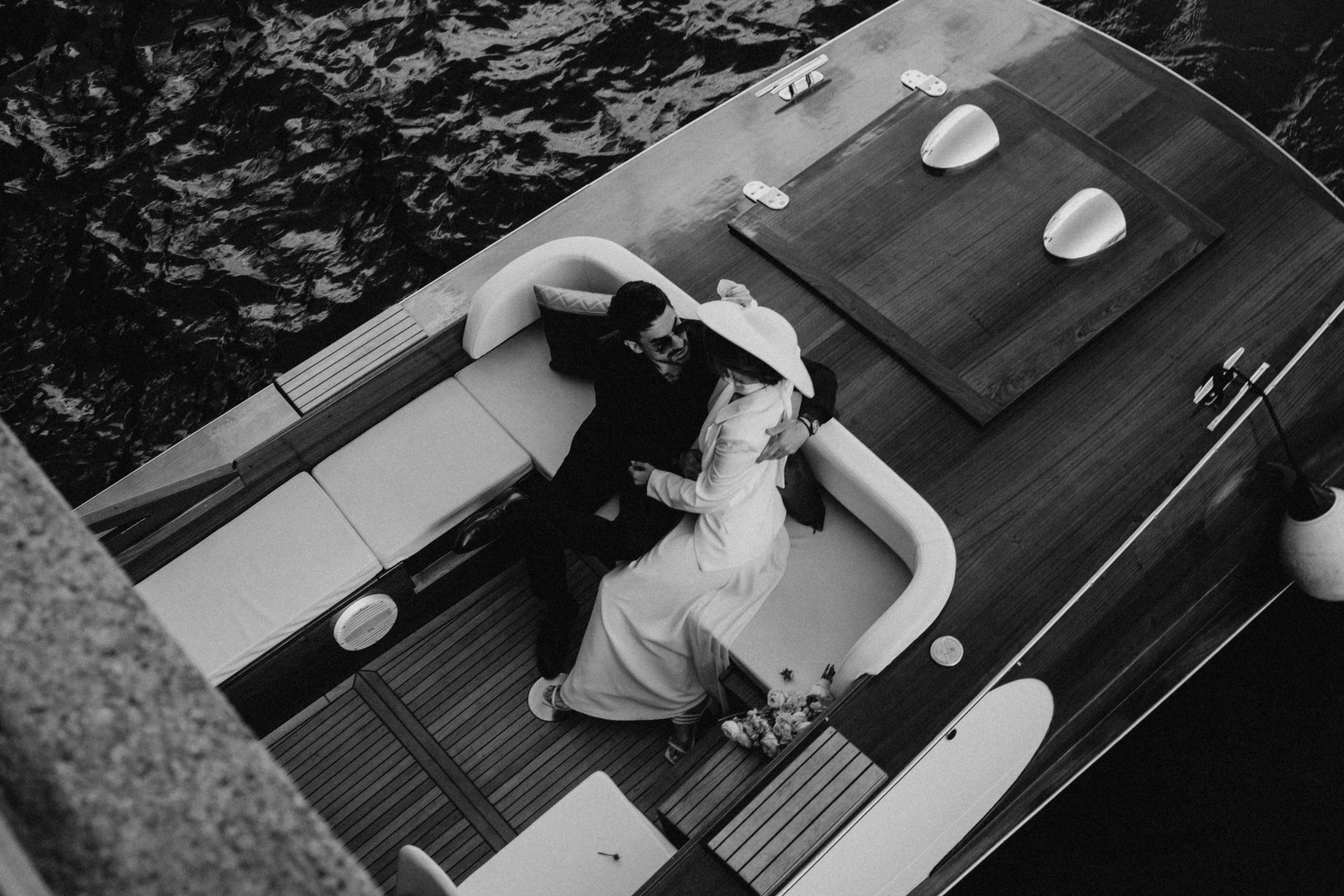 СВАДЕНБНАЯ СЬЕМКА НА КАТЕРЕ ПО КАНАЛАМ САНКТ-ПЕТЕРБУРГА И В АКВАТОРИИ НЕВЫ. Профессиональный фотограф, Санкт-Петербург — Виктория Богомолова