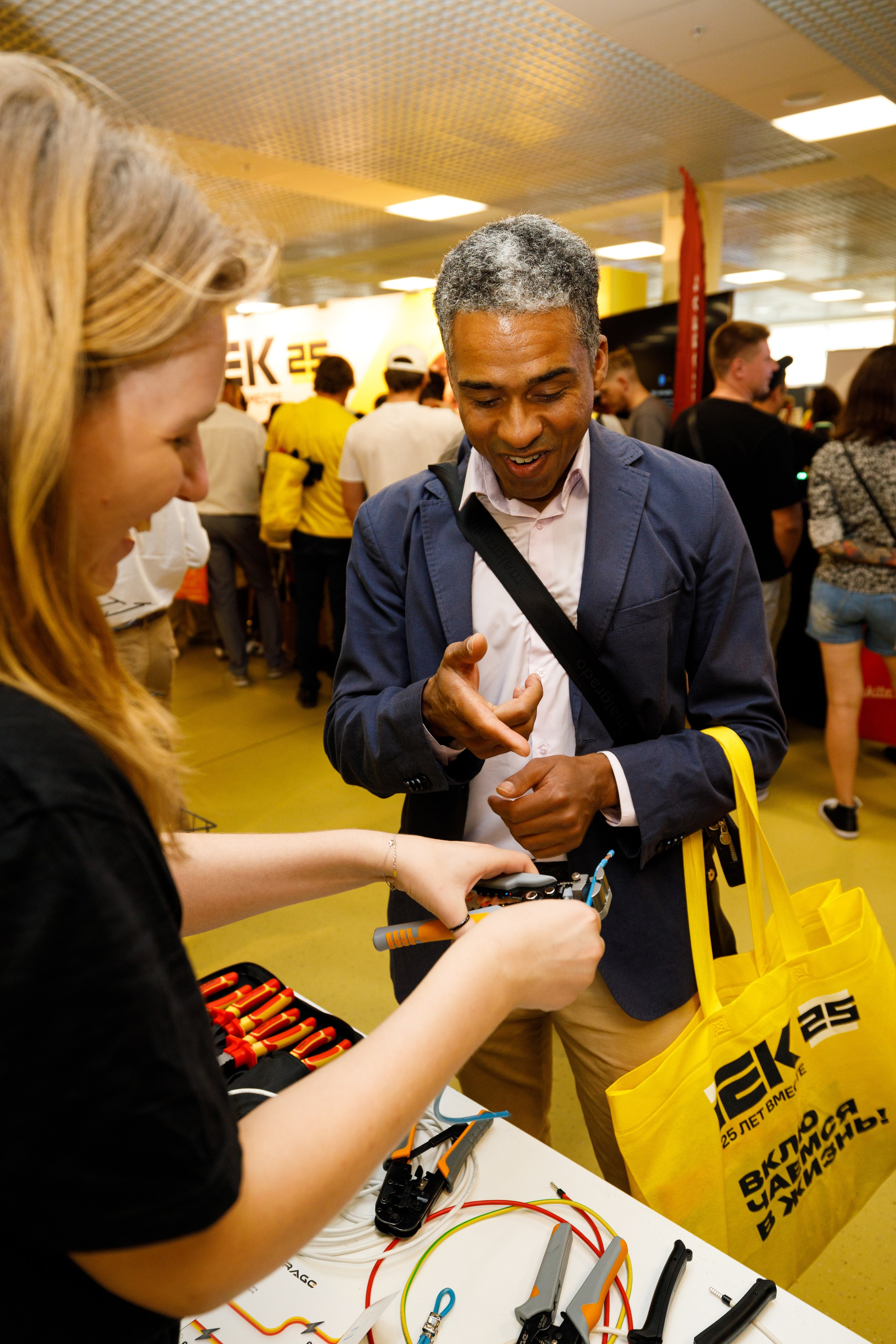 Съёмка стенда на выставке. Фотограф на мероприятие в Москве Марик