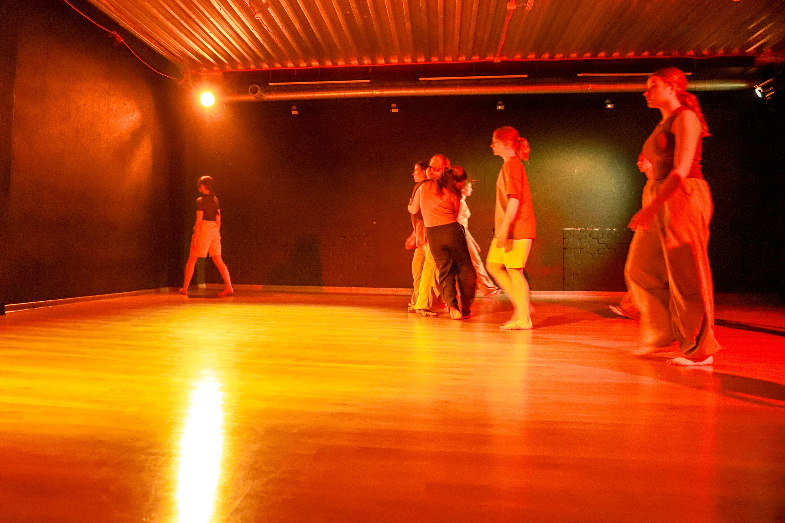 Современный показ Подземка. Небесные ласточки. Фотограф Юлия Мальцева